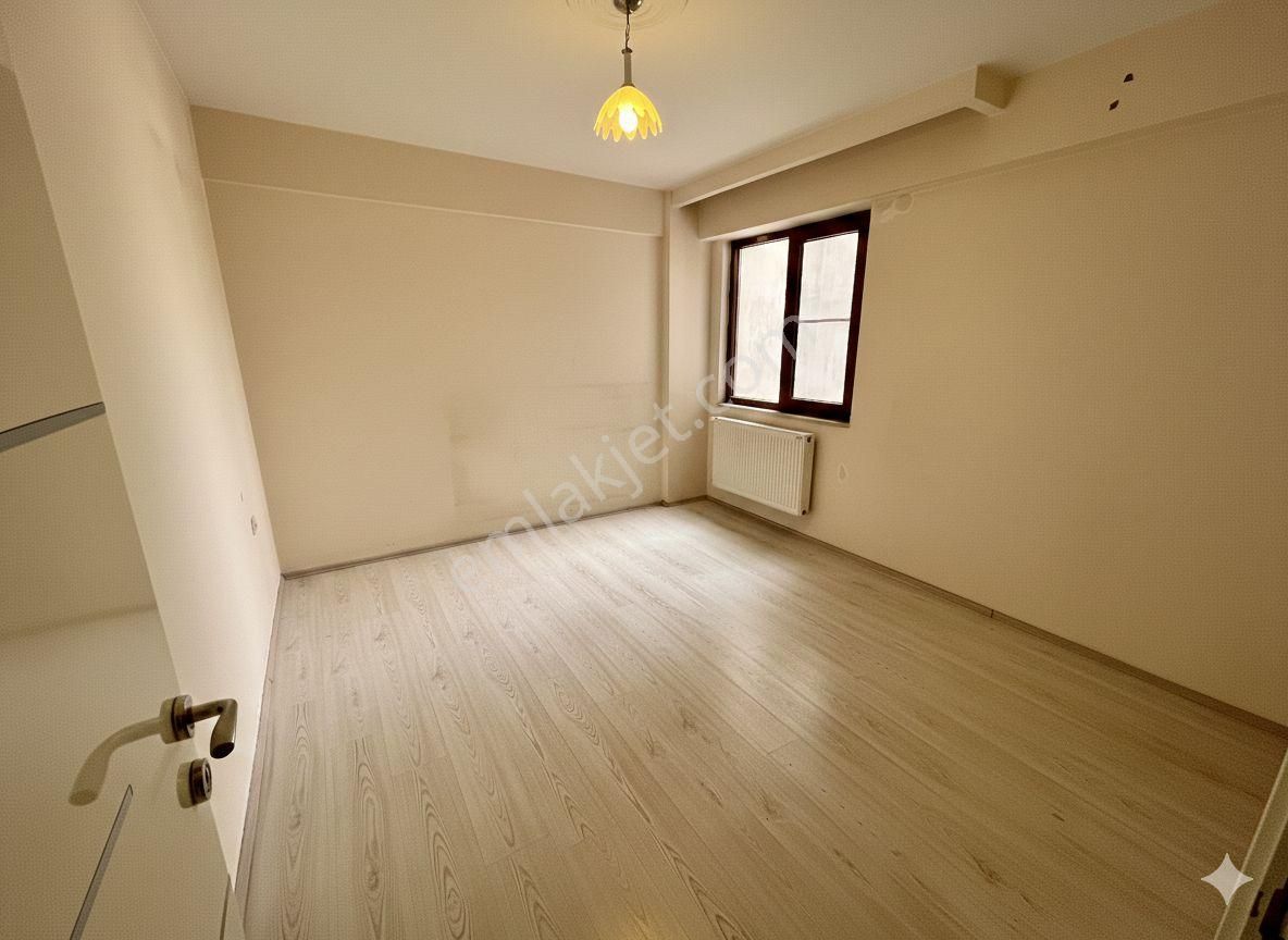 Ender Uysal Gayrimenkulden Şemiklerde 2+1 Asansörlü Satılık Geniş Daire... - Görsel 5