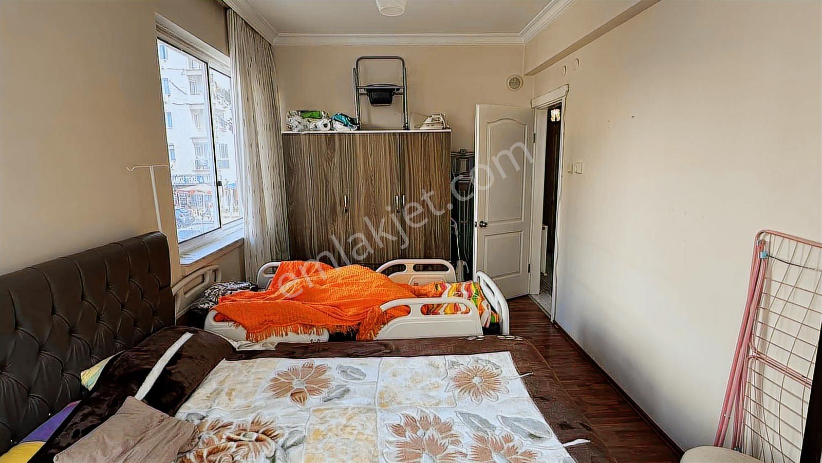 Göztepe Stad Yanı Köşe Binada Geniş 2+1 120m2 Arakat Otoparklı - Görsel 12