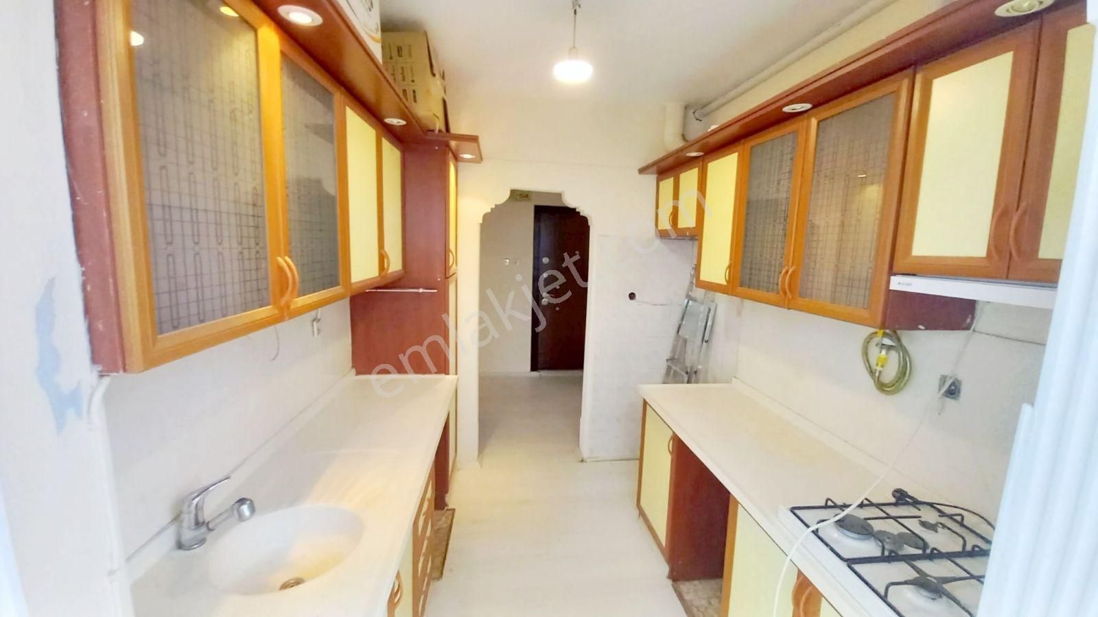 Akçay Merkezde Denize 80 Metre 2+1 Giriş Kat Satılık Daire