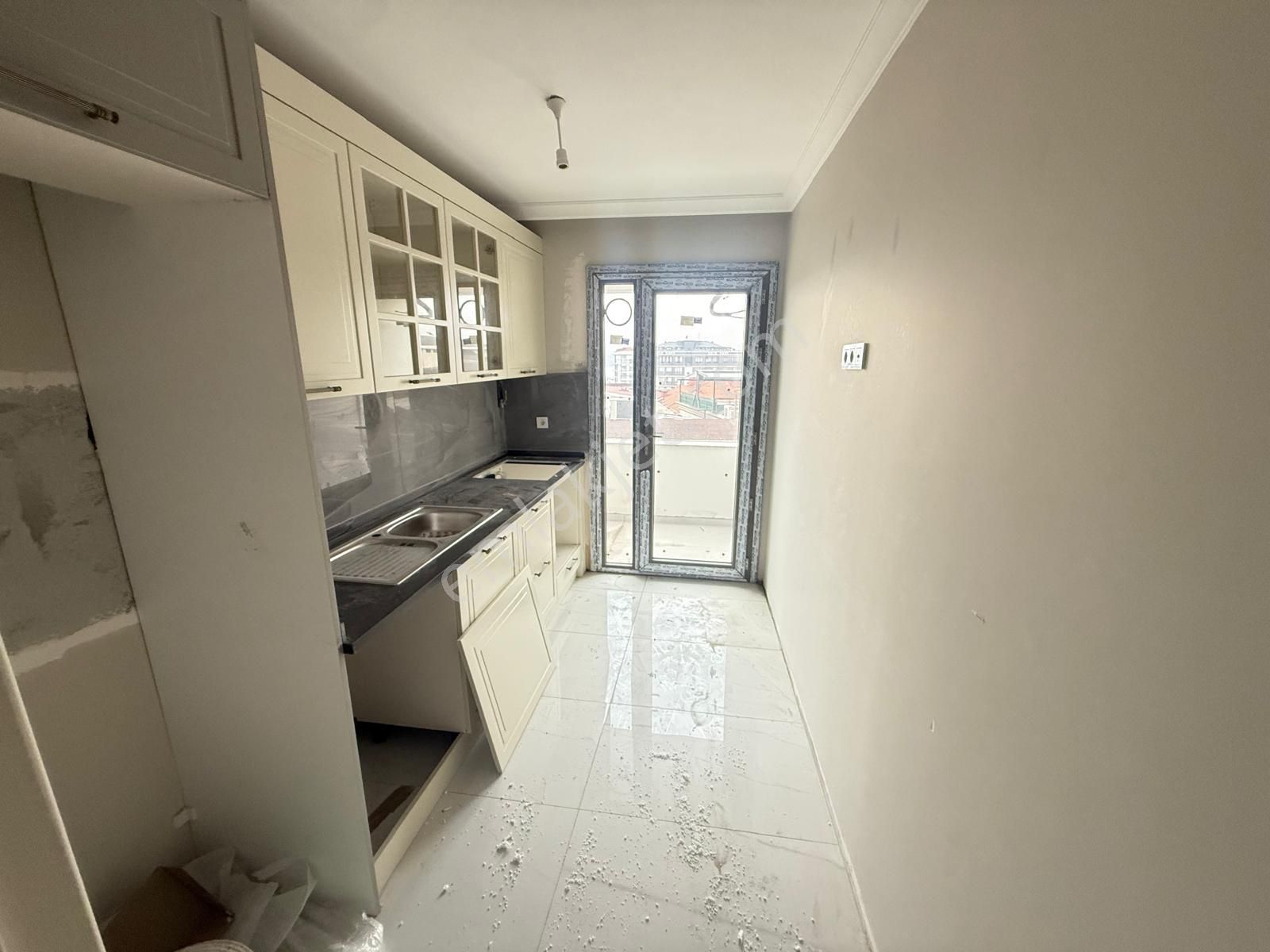 Küçükçekmece Lale Sokak'ta Satılık 2+1 Lüks Site İçi Daire - Görsel 11