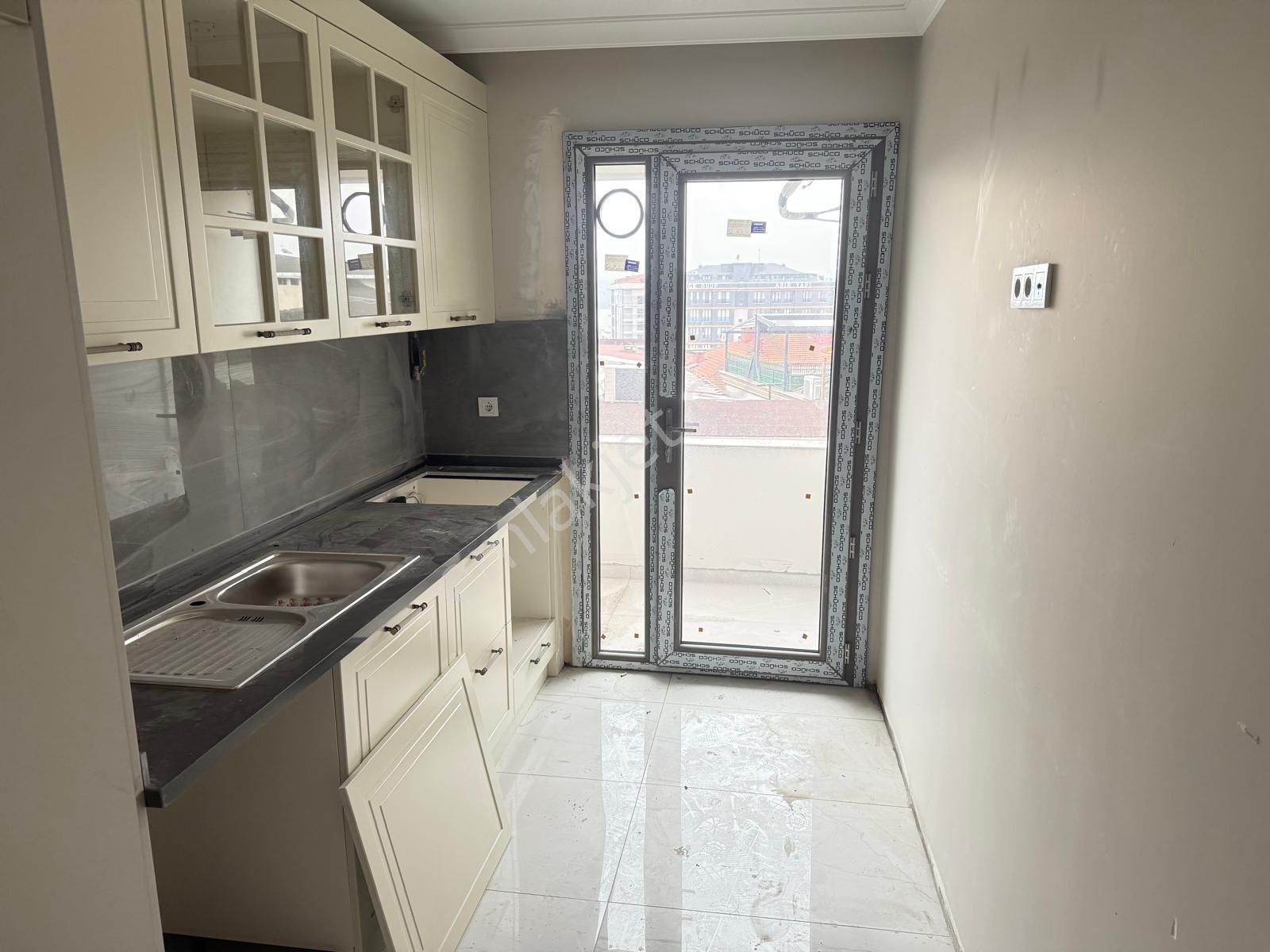 Küçükçekmece Lale Sokak'ta Satılık 2+1 Lüks Site İçi Daire - Görsel 10