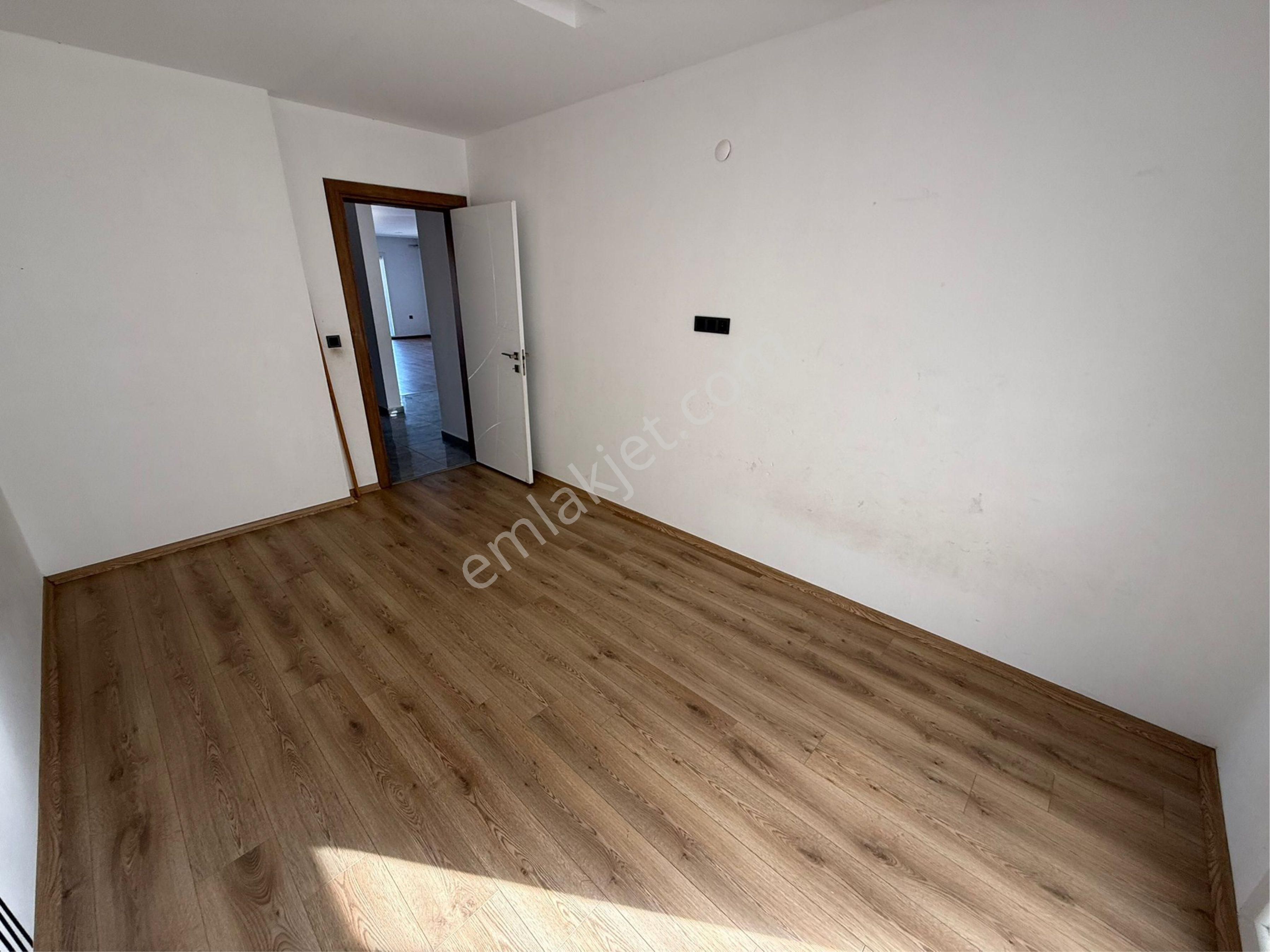 Havuzlu Sitede Arakat 3+1 Daire - Görsel 16