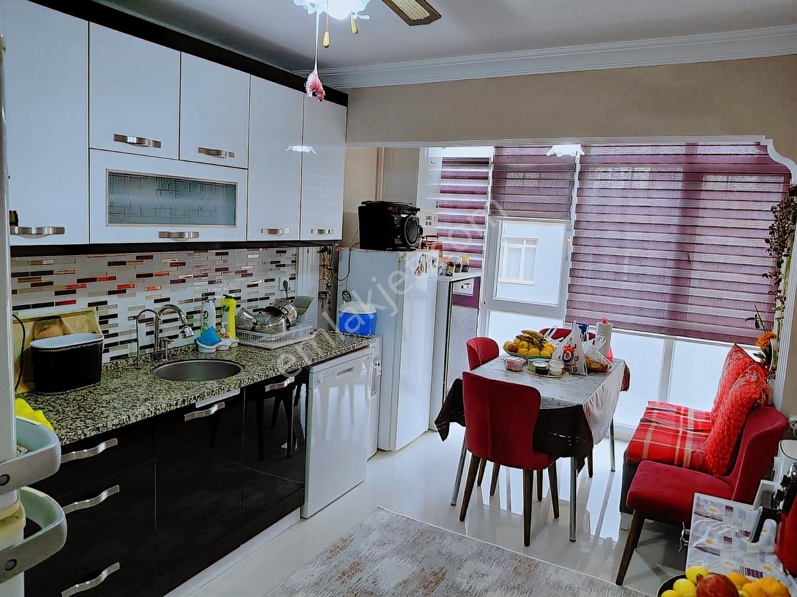 Zaimağa Caddesinde 3+1 Doğalgazlı Arakat Bakımlı - Görsel 30