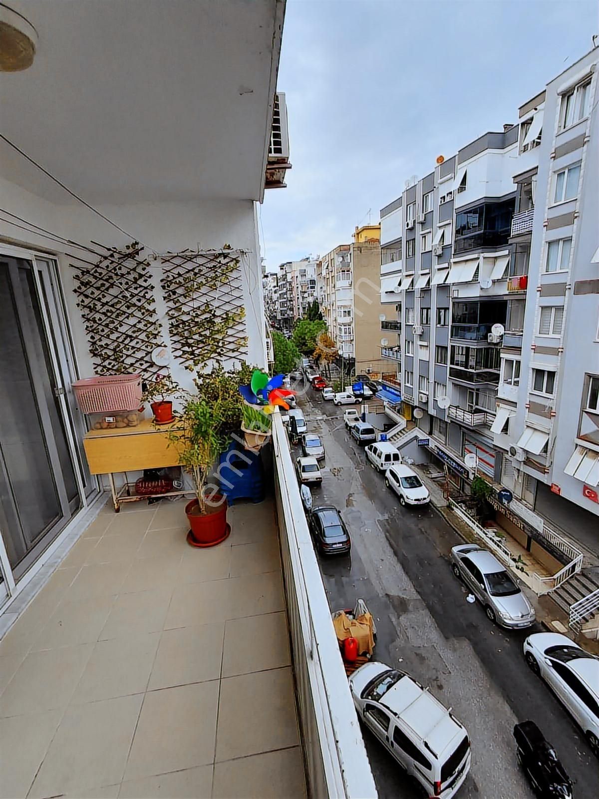 Zaimağa Caddesinde 3+1 Doğalgazlı Arakat Bakımlı - Görsel 12