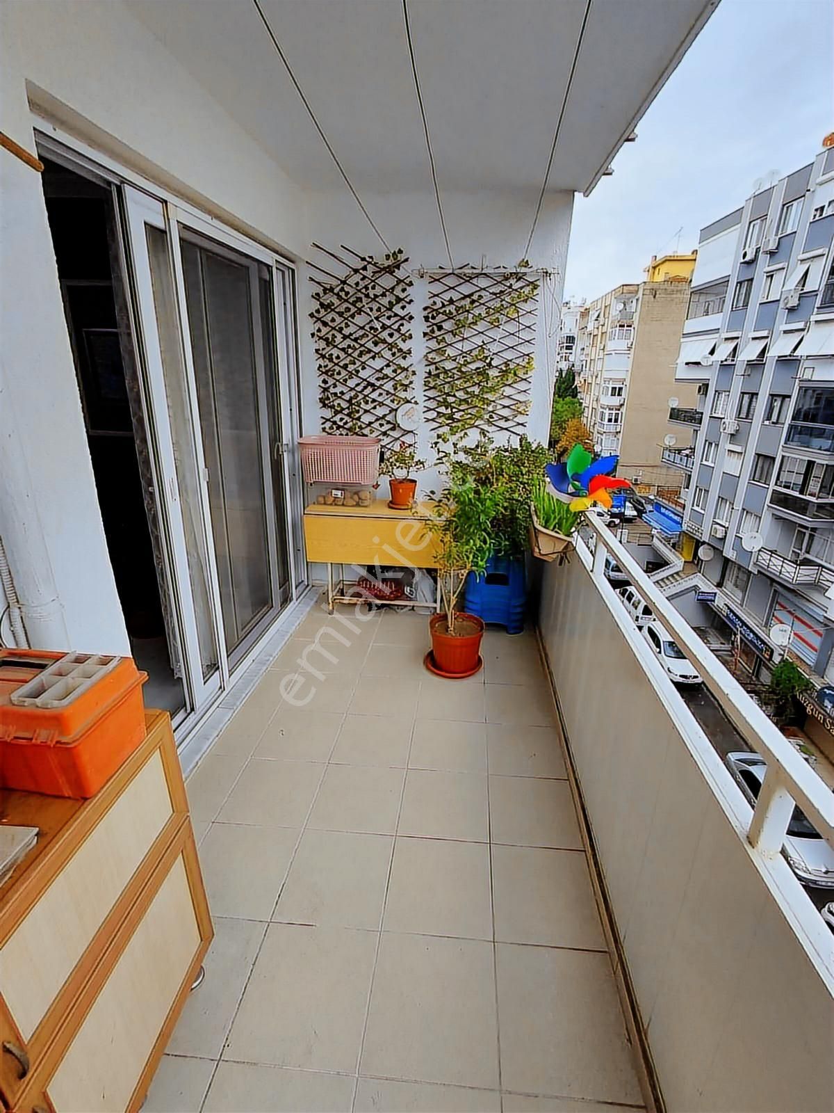Zaimağa Caddesinde 3+1 Doğalgazlı Arakat Bakımlı - Görsel 6