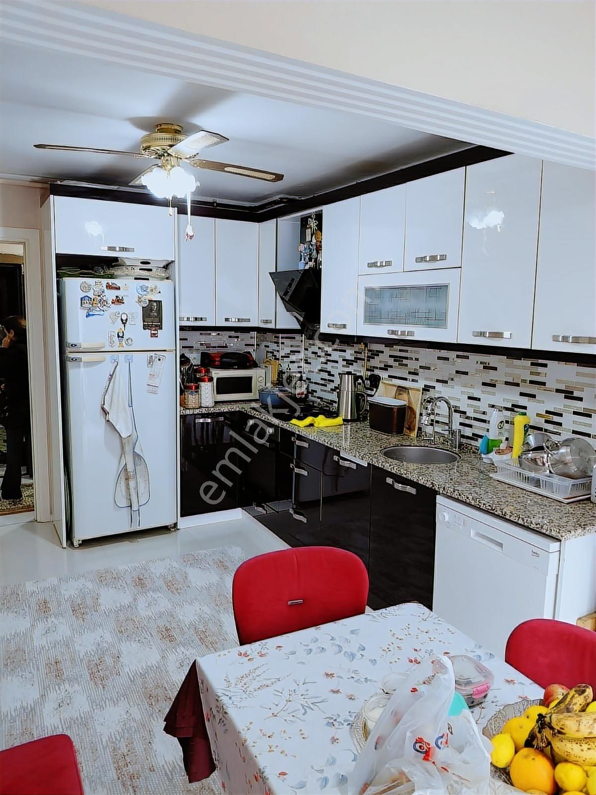 Zaimağa Caddesinde 3+1 Doğalgazlı Arakat Bakımlı - Görsel 21