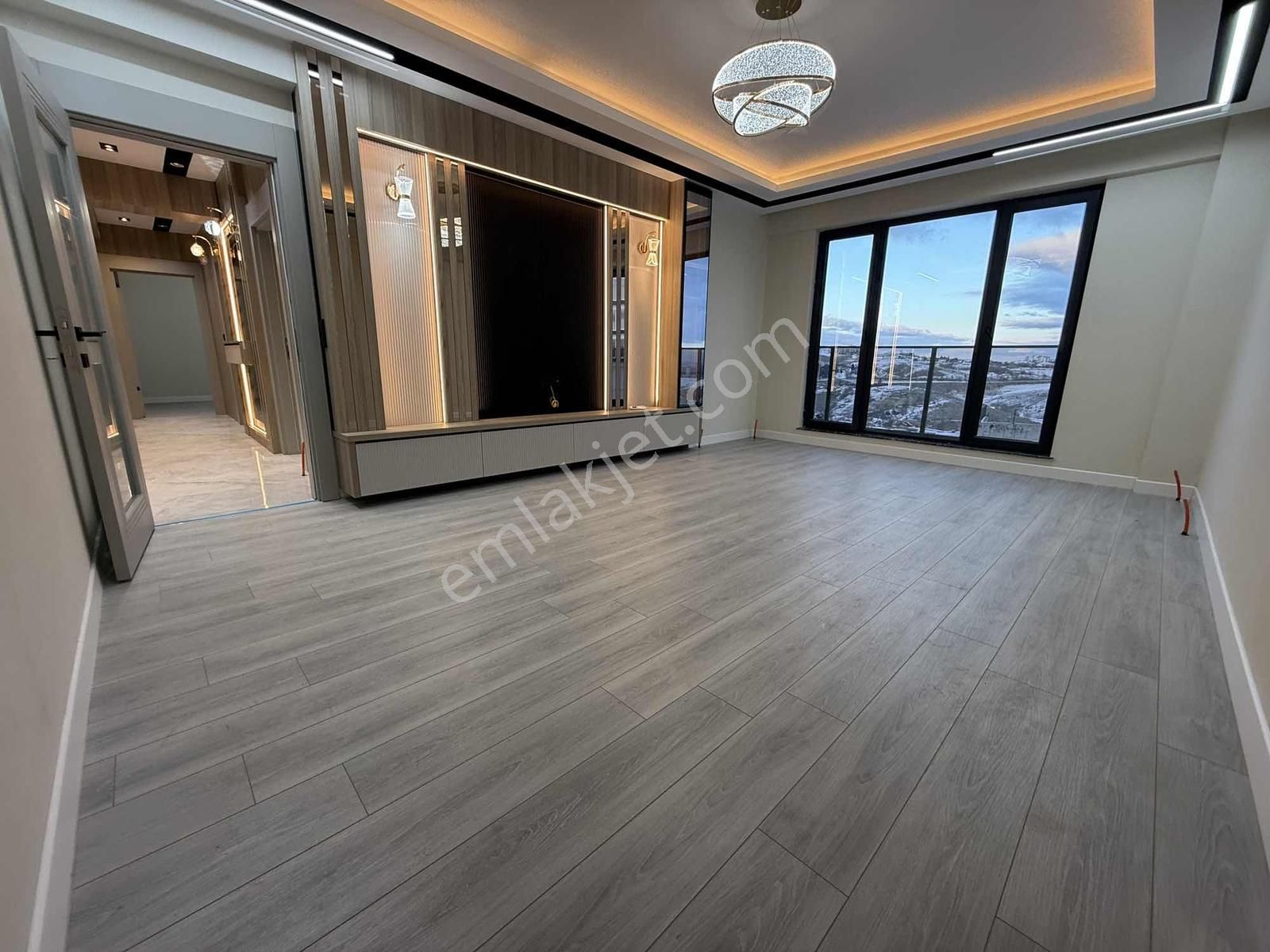 Karakaya Mah. Satılık Teras Balkonlu E.banyolu Lüx Daireler