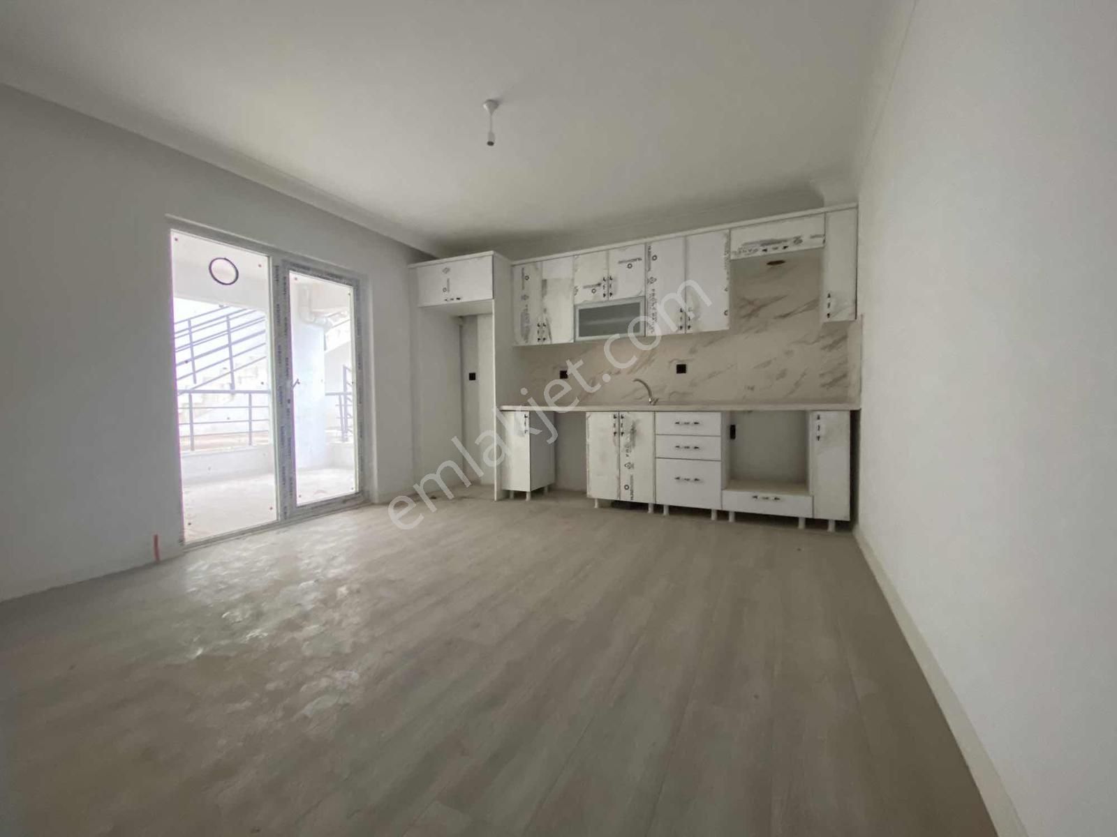 8.cadde Üzerinde 3+1 120 M2 Yüksek Giriş Fırsat Dairesi !!