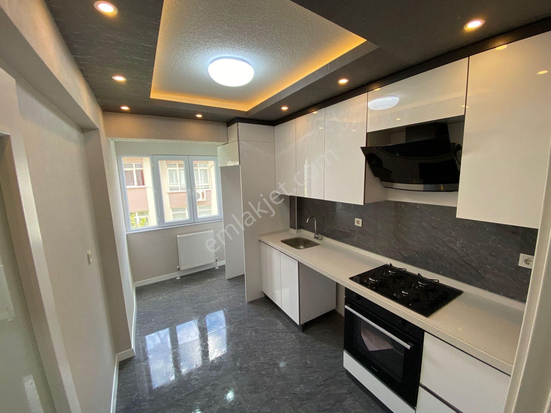 Aşağı Eğlence Göbek Yakını 3+1 Bağımsız Ultralüx Ortakat Çift Banyo