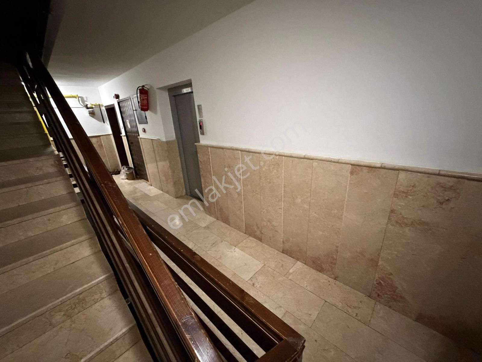 Kılıçsoy'dan Bağcı Cad. Köfteciyusuf Yanı 2+1 Altında 2 Kat Var - Görsel 13