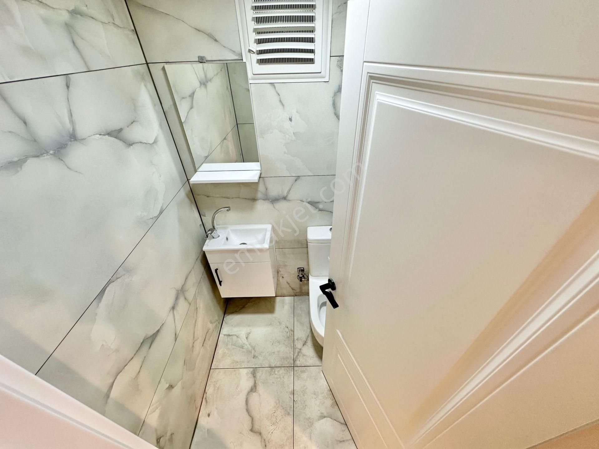 ꧁ay Emlak'tan꧂ Akçay'da Türk Hamamlı Şık Tasarımlı Ayrı Mutfaklı Ön Cephe Satılık 3+1 Geniş Daire - Görsel 33