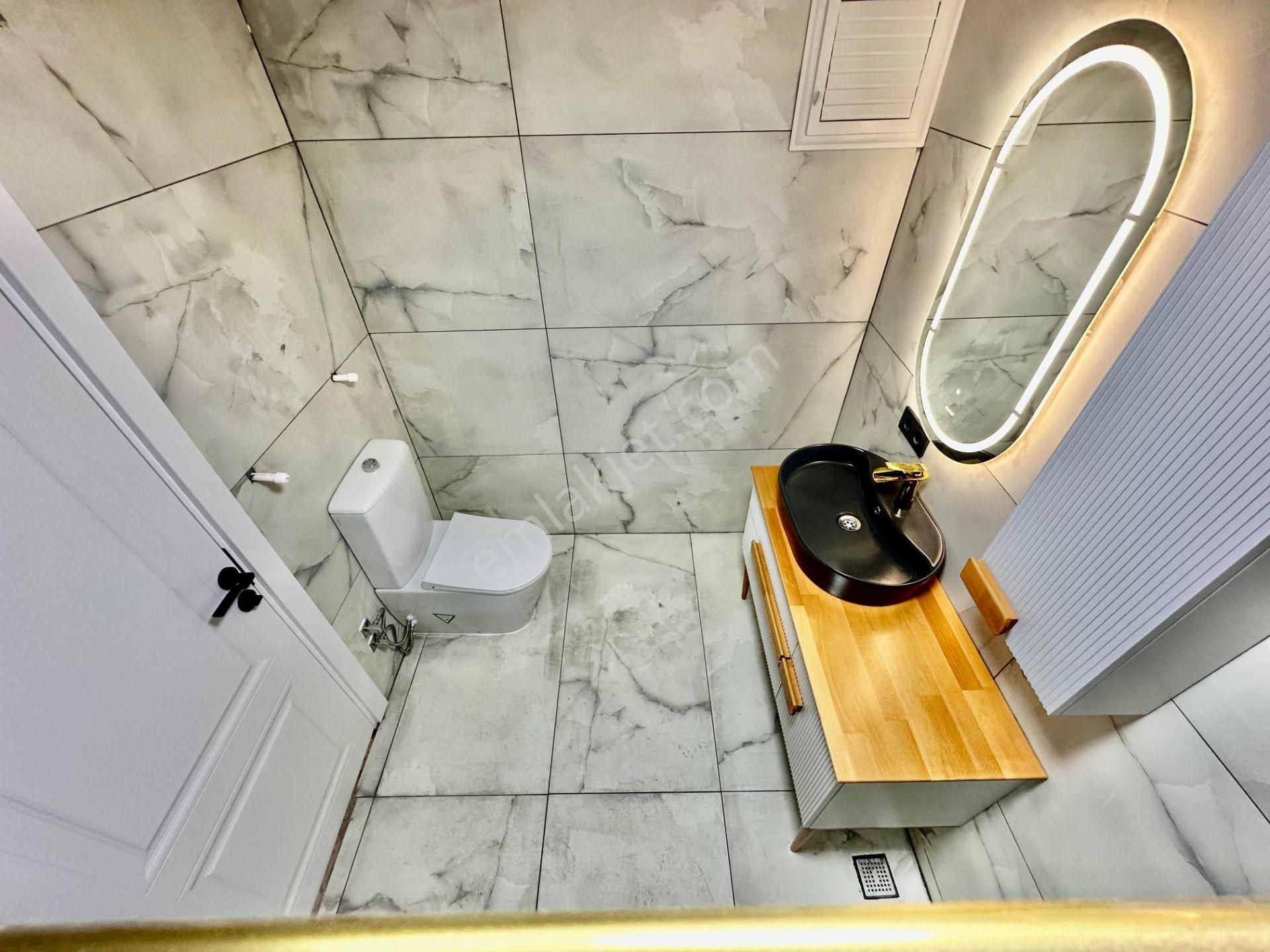 ꧁ay Emlak'tan꧂ Akçay'da Türk Hamamlı Şık Tasarımlı Ayrı Mutfaklı Ön Cephe Satılık 3+1 Geniş Daire - Görsel 17