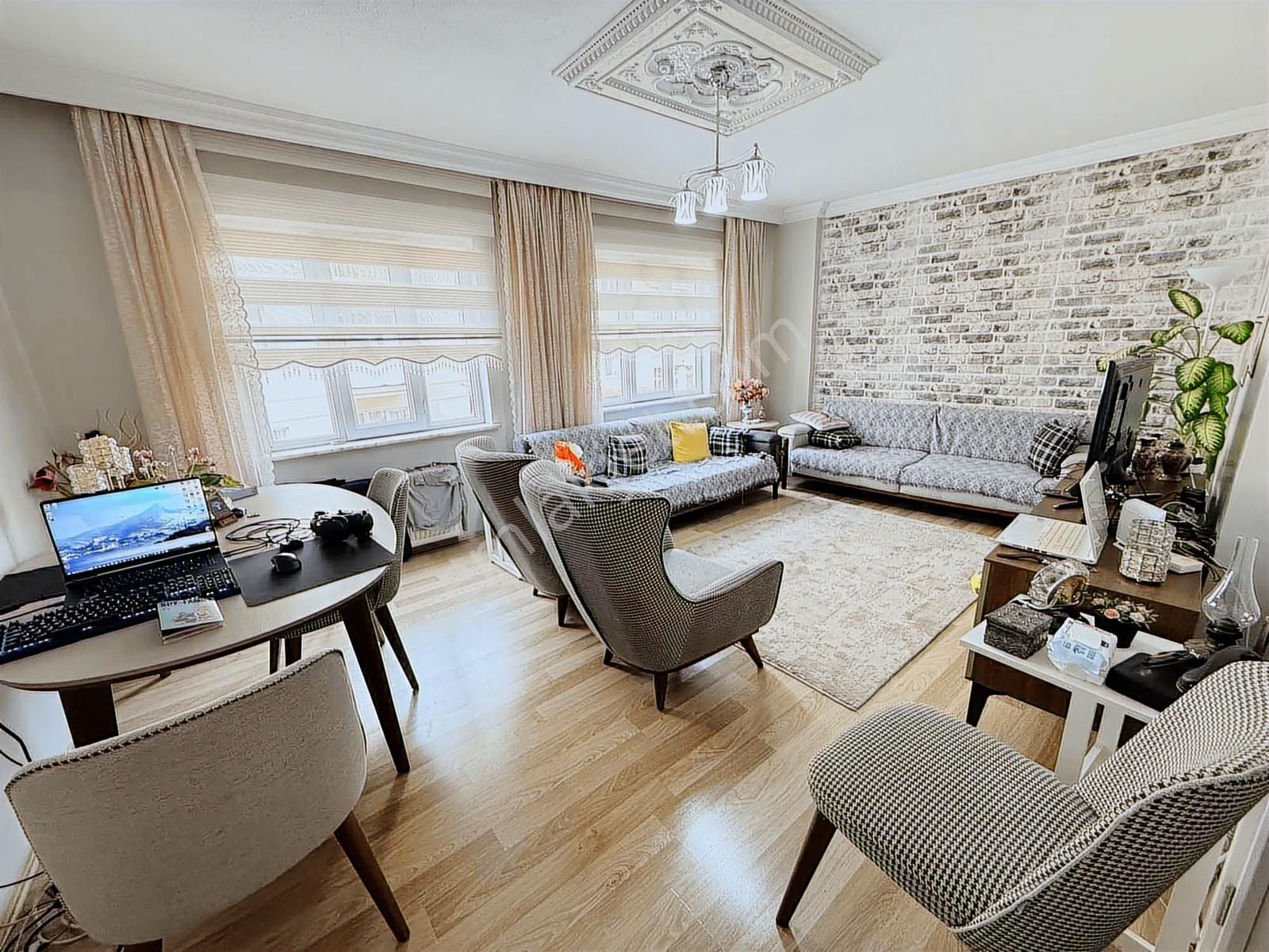 Özbey Emlaktan Gökmeydan Mh Ara Kat Geniş Bakımlı 3+1 Daire