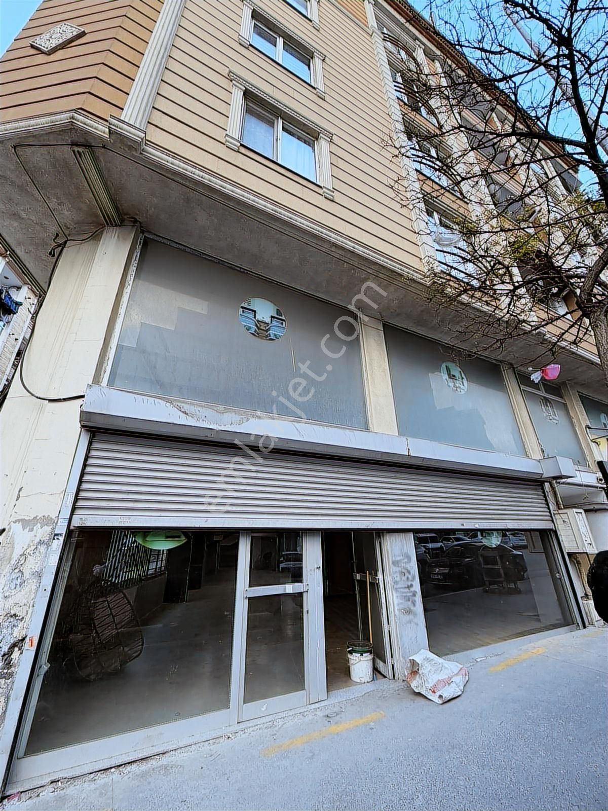 Üçevler'de Üç Katlı Net 1000m2li Cadde Üzeri Kiralık Dükkan