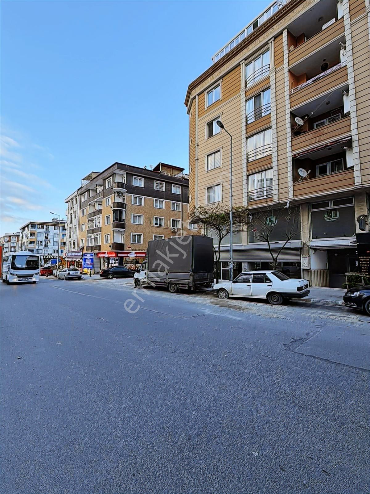 Üçevler'de Üç Katlı Net 1000m2li Cadde Üzeri Kiralık Dükkan - Görsel 6