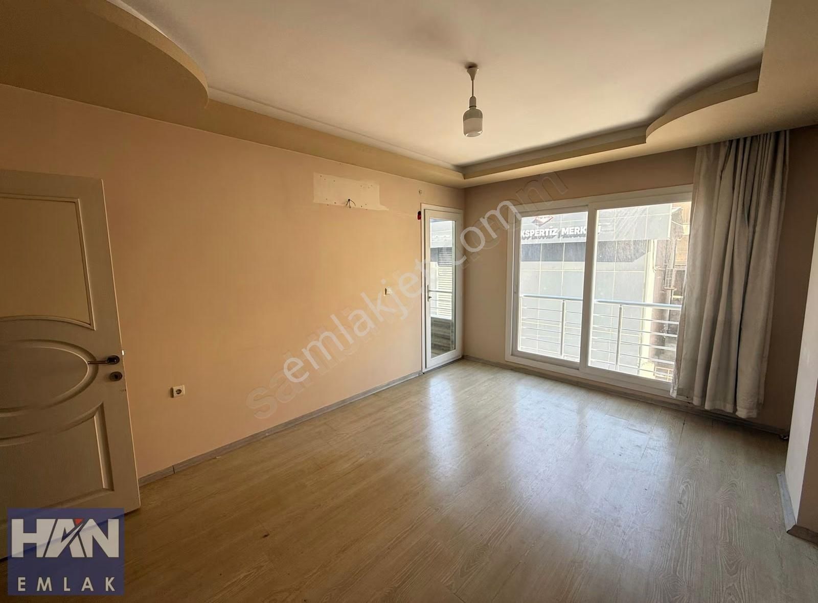 Han Emlak'tan Üç Ocak Mahallesi Bağımsız Mutfak 2+1 Daire