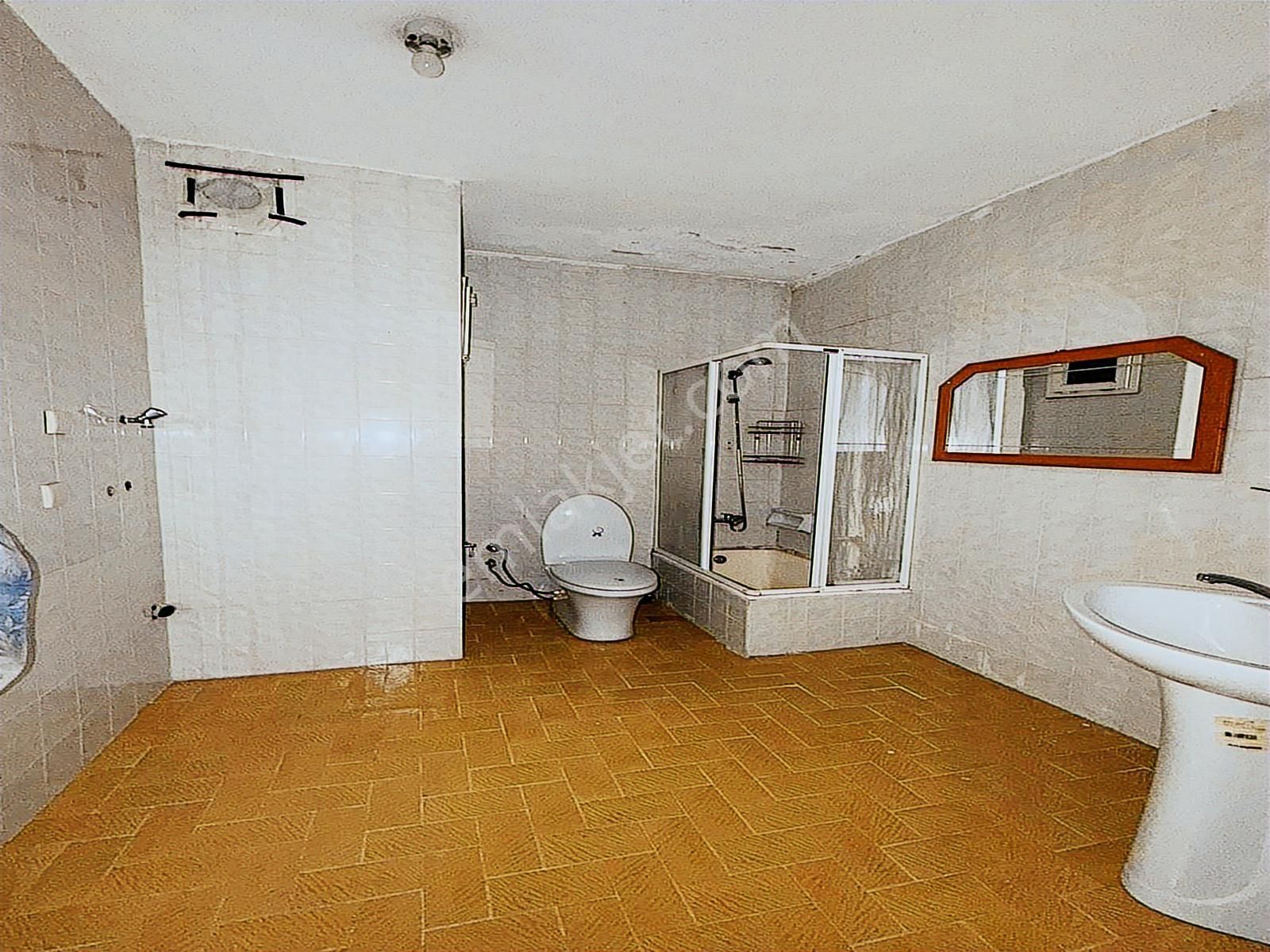 Metrobüs'e 1 Dk Geniş Teraslı 1. Kat 3.500² Alana Kurulu Site'de - Görsel 8