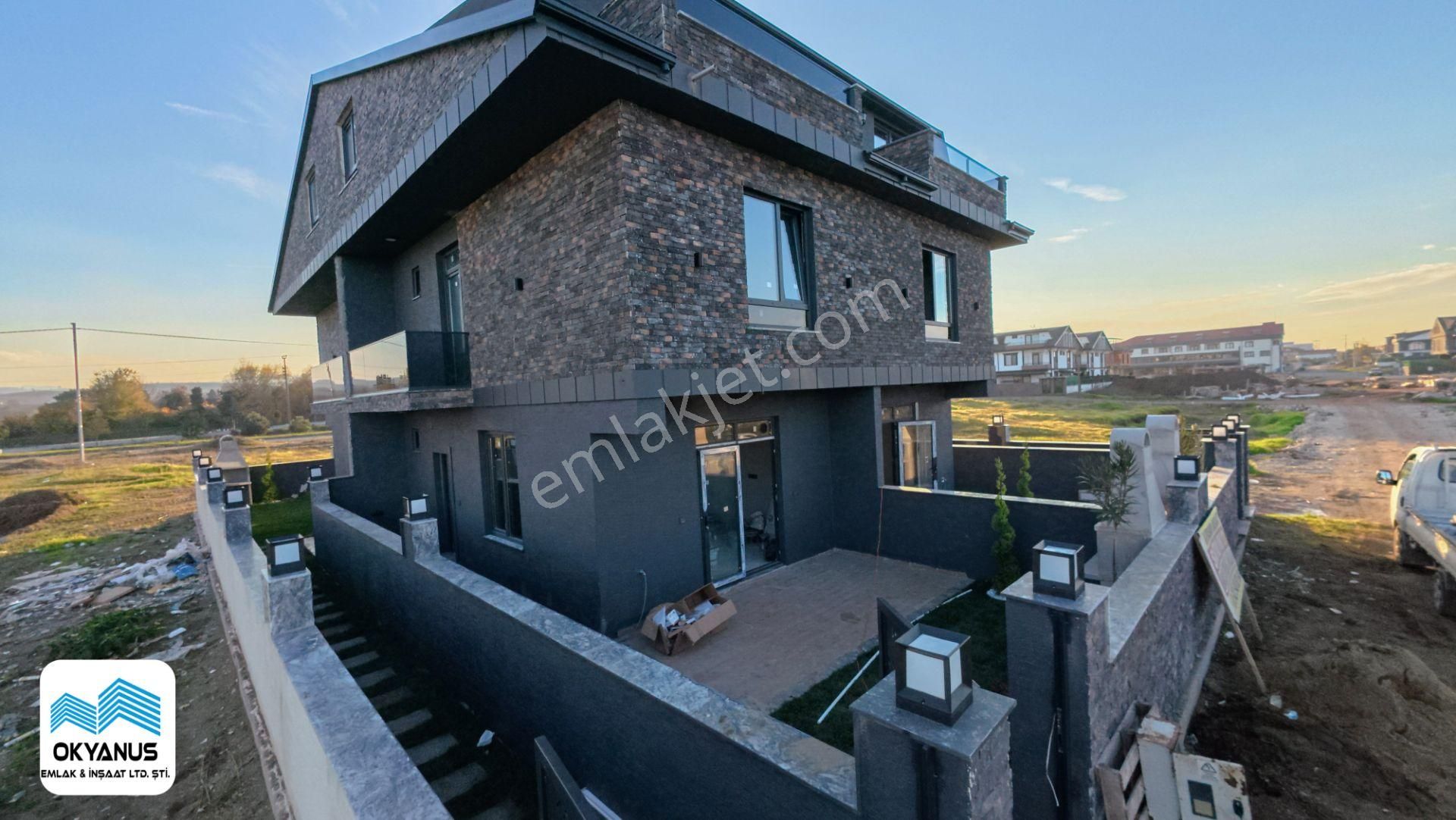 Sakarya Kocaali'de Geniş Bahçeli 4+1 Modern Villa - Görsel 3