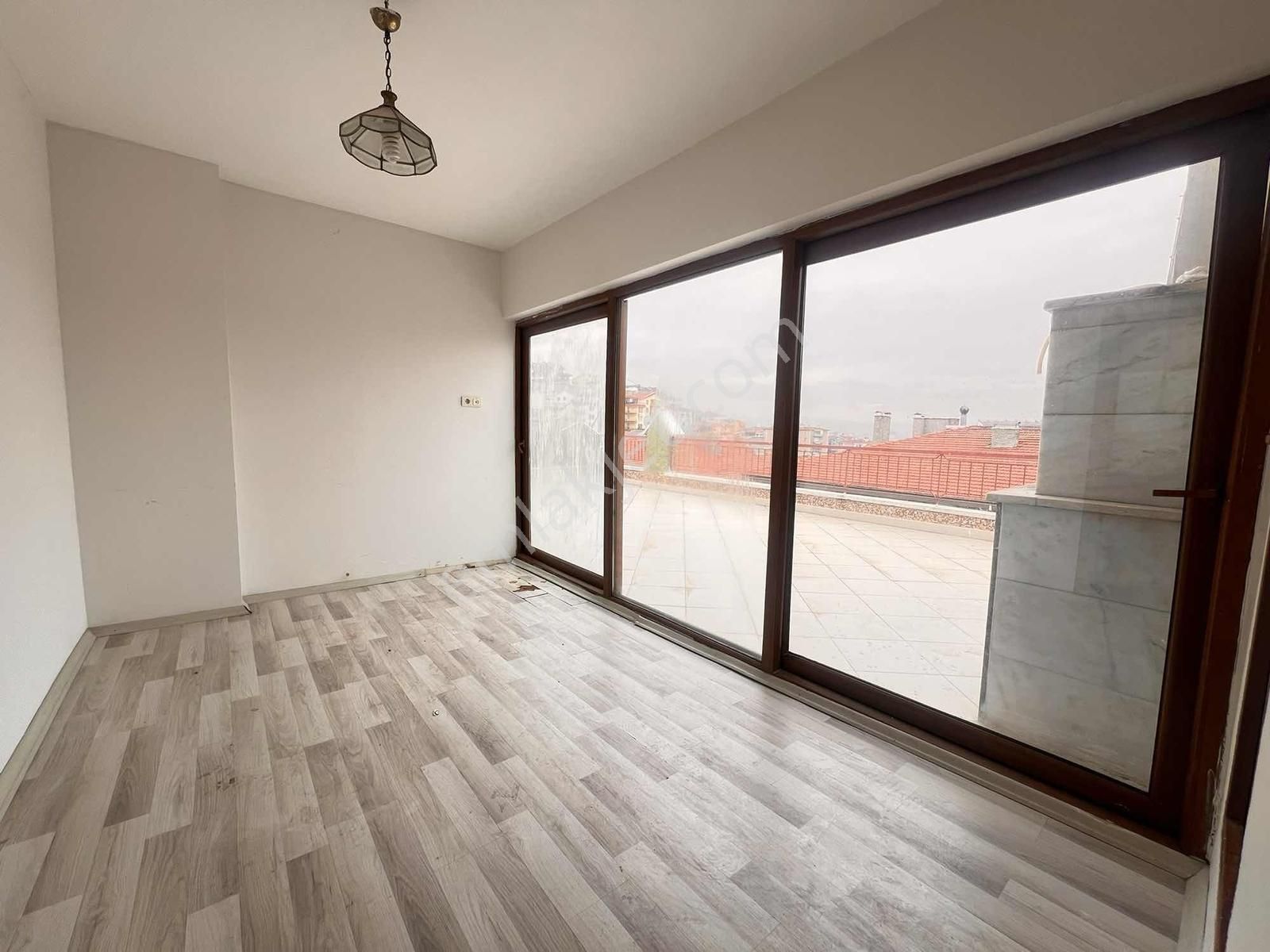 Dutluk Metro Yakını 5+1 Güney Cephe Teraslı Ankara Manzaralı - Görsel 14