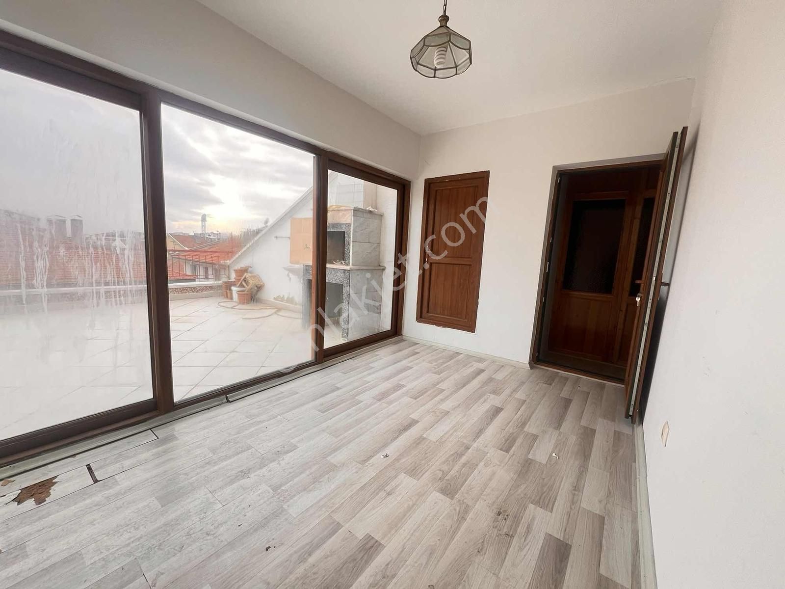 Dutluk Metro Yakını 5+1 Güney Cephe Teraslı Ankara Manzaralı - Görsel 3