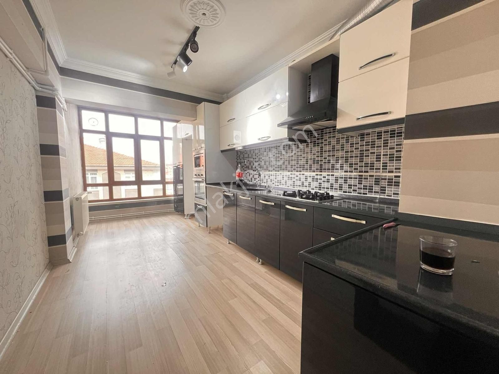 Dutluk Metro Yakını 5+1 Güney Cephe Teraslı Ankara Manzaralı - Görsel 22