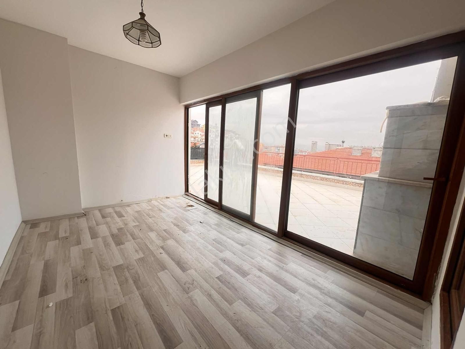 Dutluk Metro Yakını 5+1 Güney Cephe Teraslı Ankara Manzaralı - Görsel 9