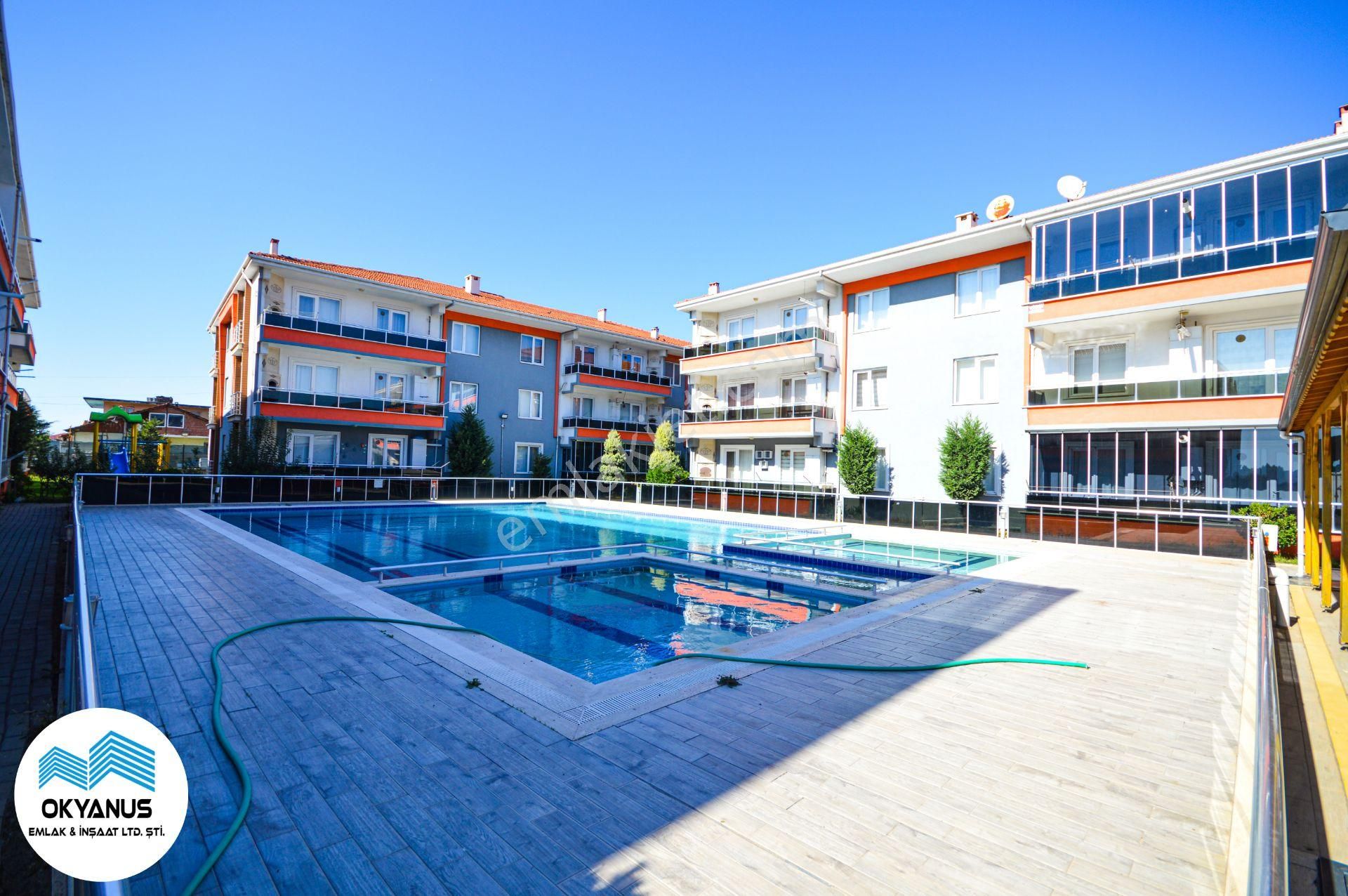 Karasu'da Havuzlu Sitede Satılık Mutfak Holde 2+1 Daire