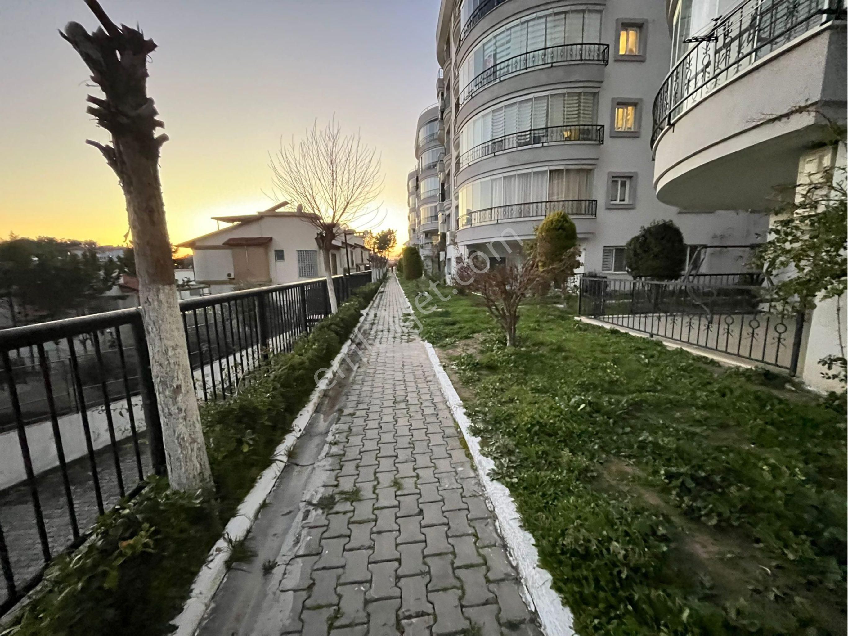 Kuşadası Nda Deniz Manzaralı 3 Artı 1 Satılık Daire