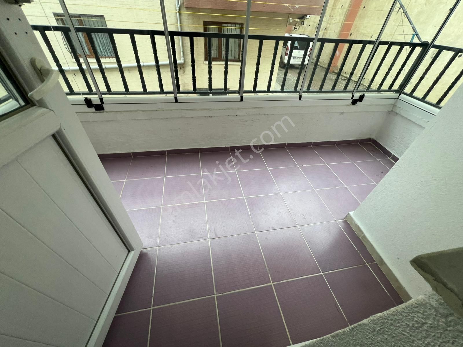 Engin Emlak'tan İlkokul Yakını Masrafsız Kilerli Ara Kat 3+1 - Görsel 13