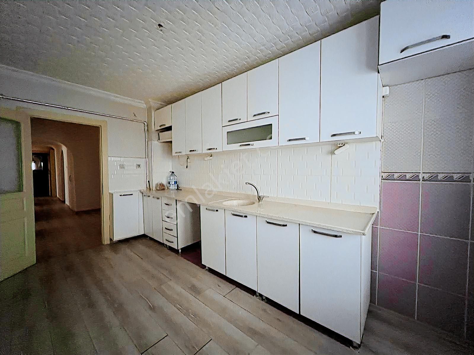 Engin Emlak'tan İlkokul Yakını Masrafsız Kilerli Ara Kat 3+1 - Görsel 14