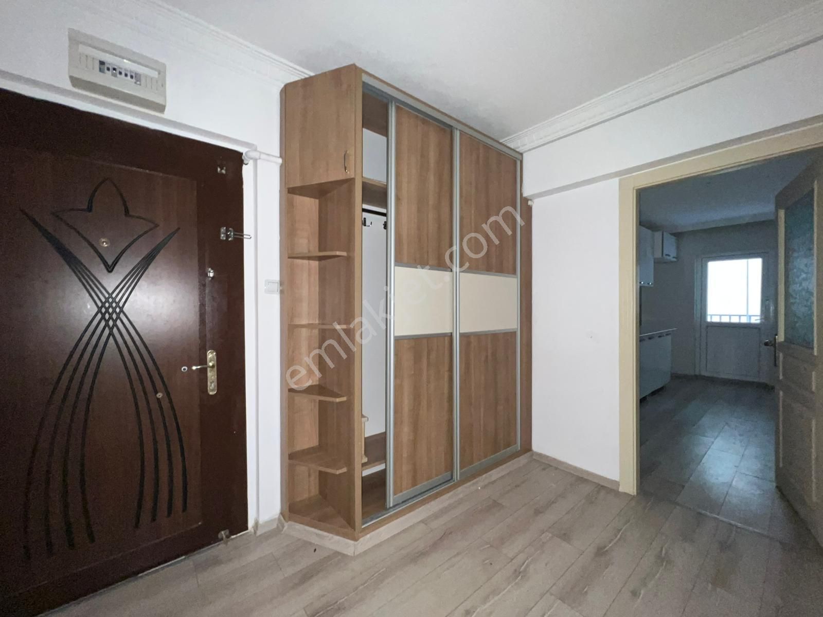 Engin Emlak'tan İlkokul Yakını Masrafsız Kilerli Ara Kat 3+1 - Görsel 17