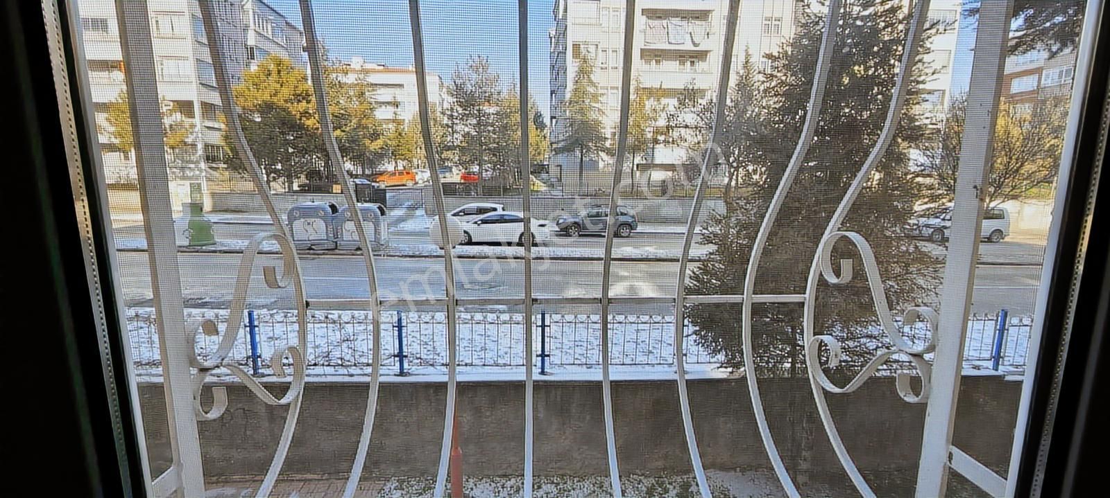 Kartal'dan Kentkoop Mahallesi Batıkent Metroya Yakın 3+1 Bakımlı - Görsel 16