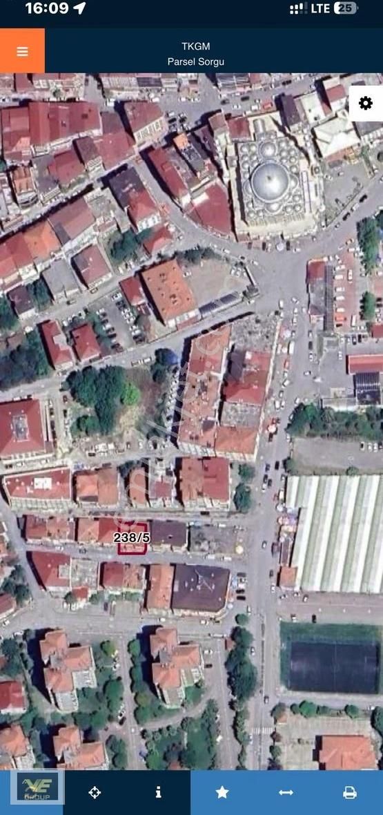 Şehrin Merkezinde Arsa Ve Daireler