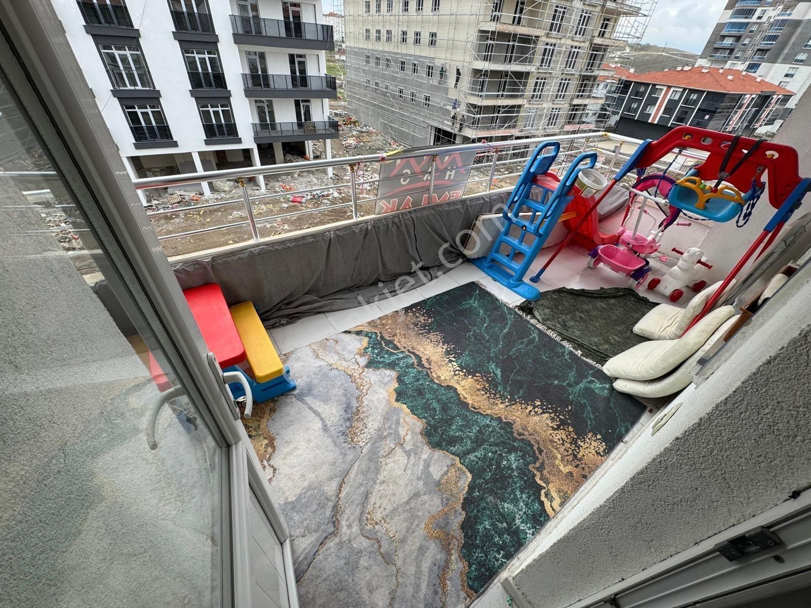 Ulukan'dan Katta Ön Cephe Genç E. Banyolu Çift Balkon 3+1 Daire! - Görsel 14