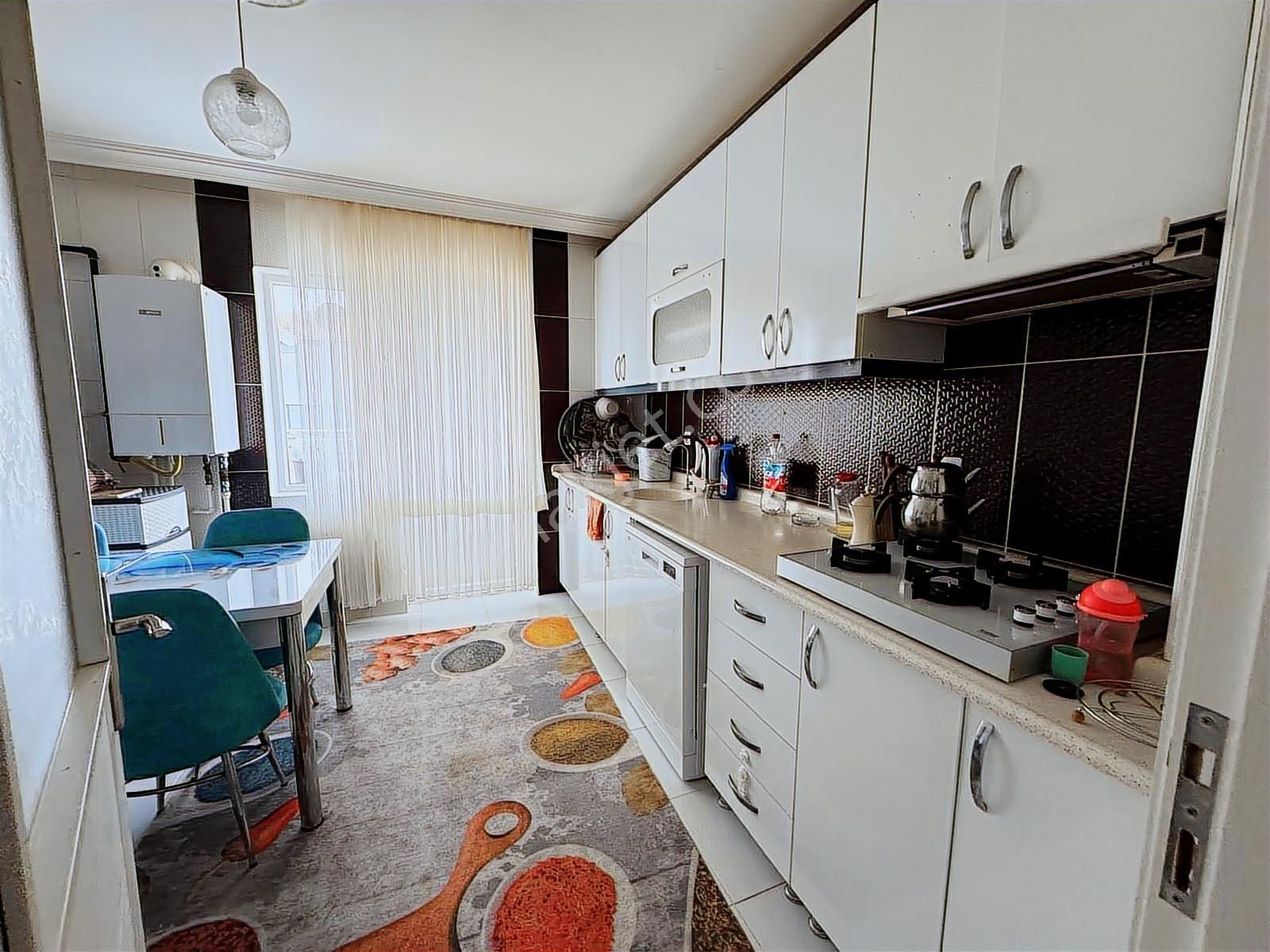 Ulukan'dan Katta Ön Cephe Genç E. Banyolu Çift Balkon 3+1 Daire! - Görsel 4
