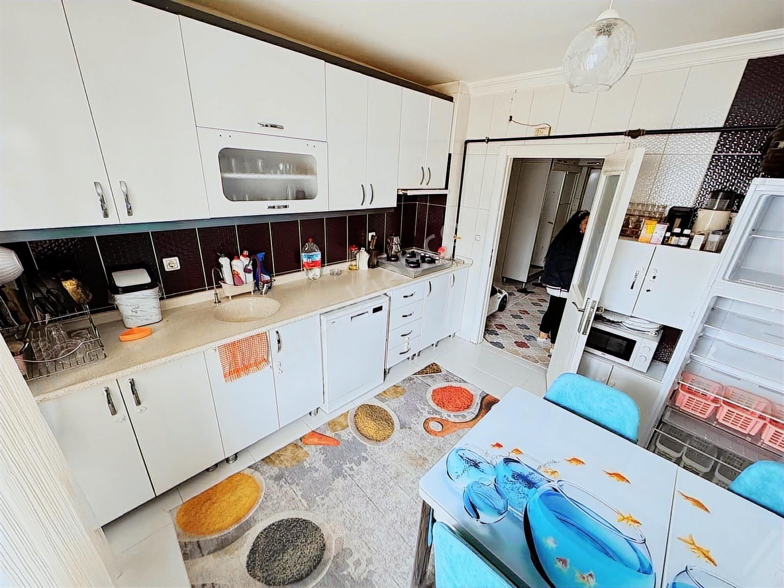 Ulukan'dan Katta Ön Cephe Genç E. Banyolu Çift Balkon 3+1 Daire!