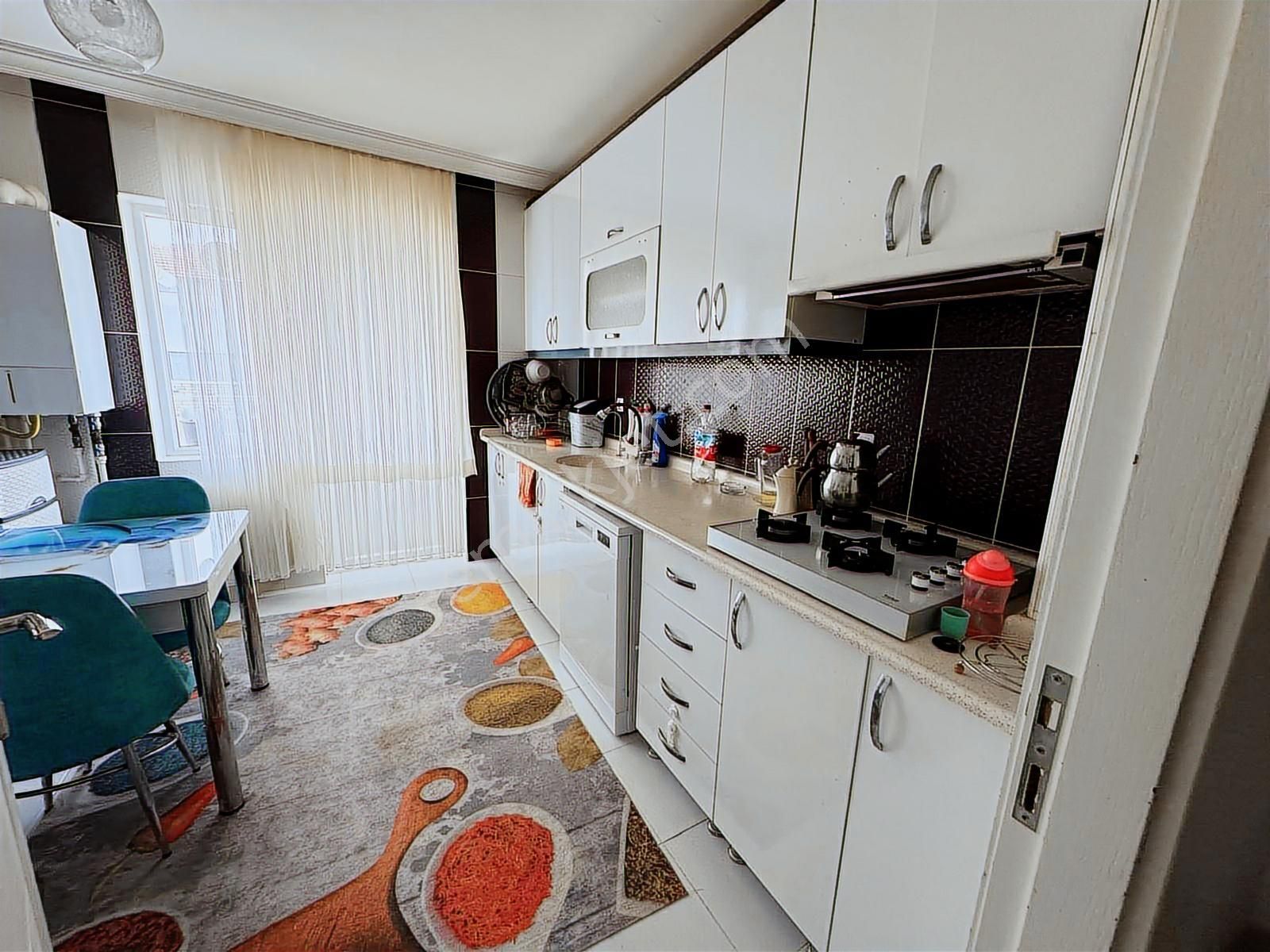 Ulukan'dan Katta Ön Cephe Genç E. Banyolu Çift Balkon 3+1 Daire! - Görsel 5