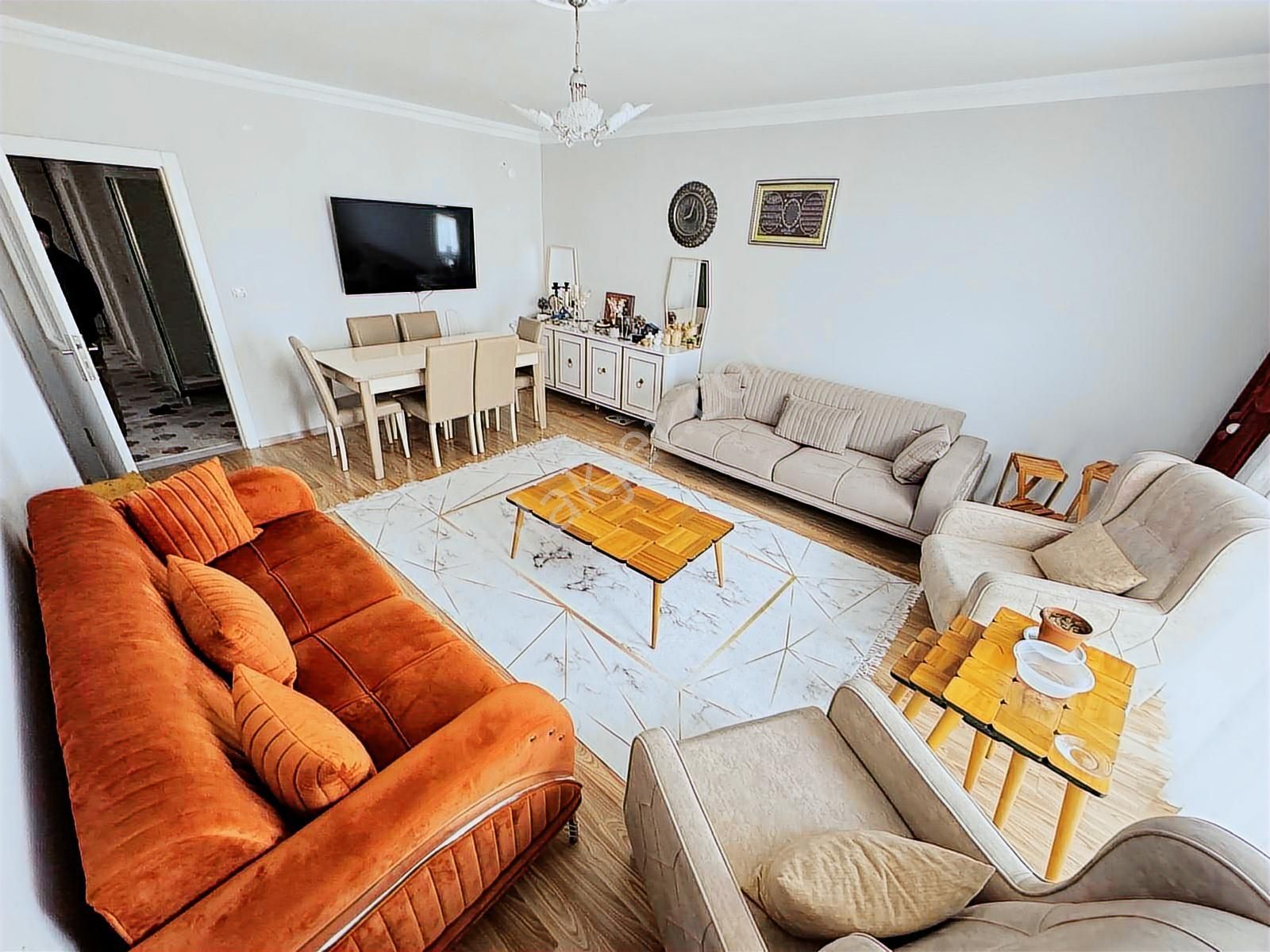 Ulukan'dan Katta Ön Cephe Genç E. Banyolu Çift Balkon 3+1 Daire! - Görsel 7