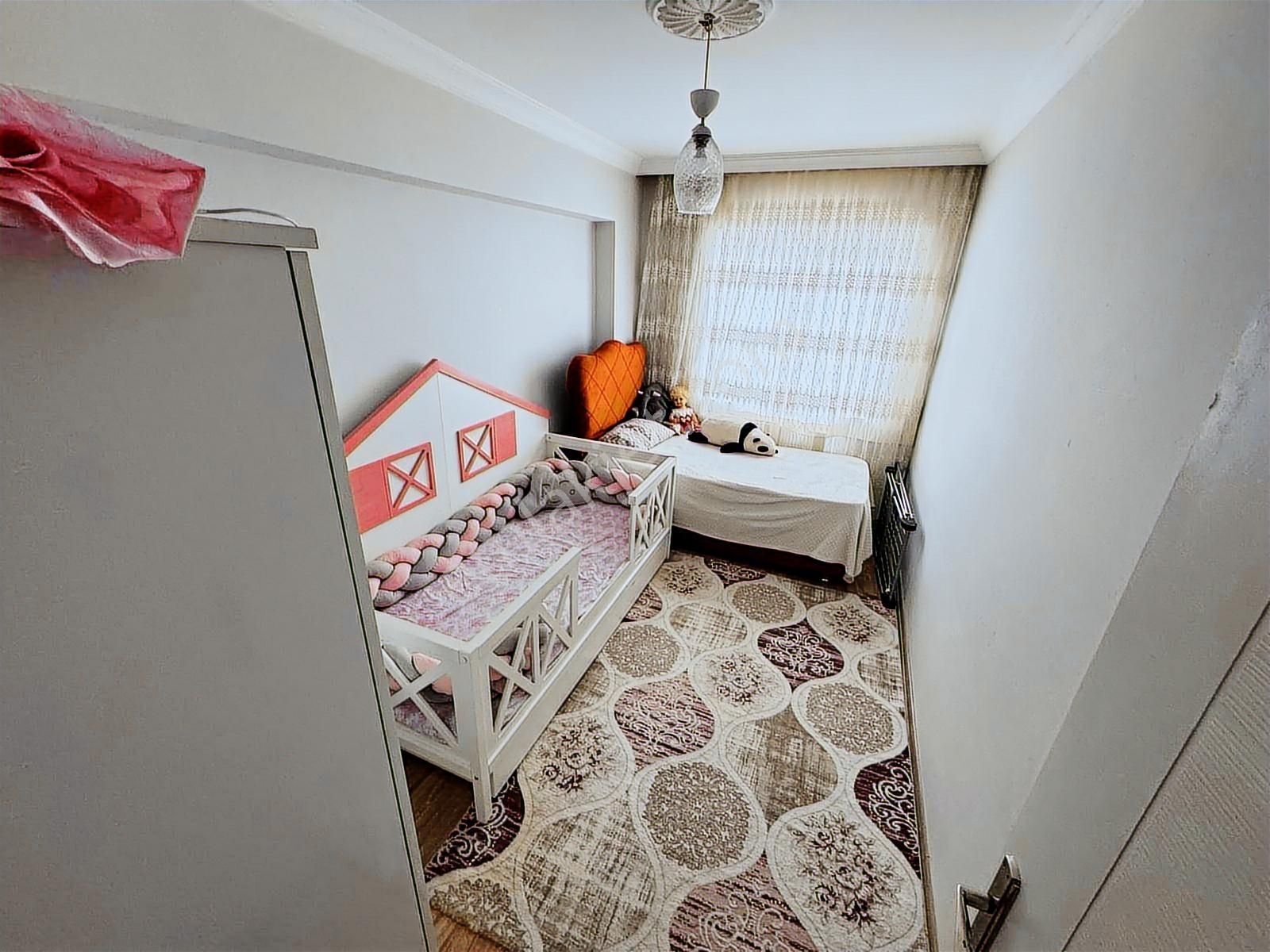 Ulukan'dan Katta Ön Cephe Genç E. Banyolu Çift Balkon 3+1 Daire! - Görsel 13