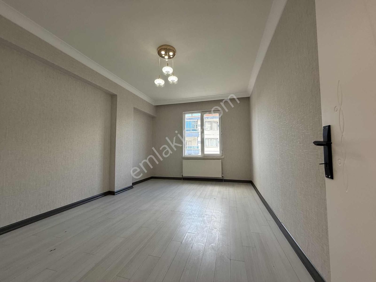 Mensa'dan Hisar Mahallesi Satılık Ara Kat E.banyolu Geniş M2 3+1 - Görsel 2