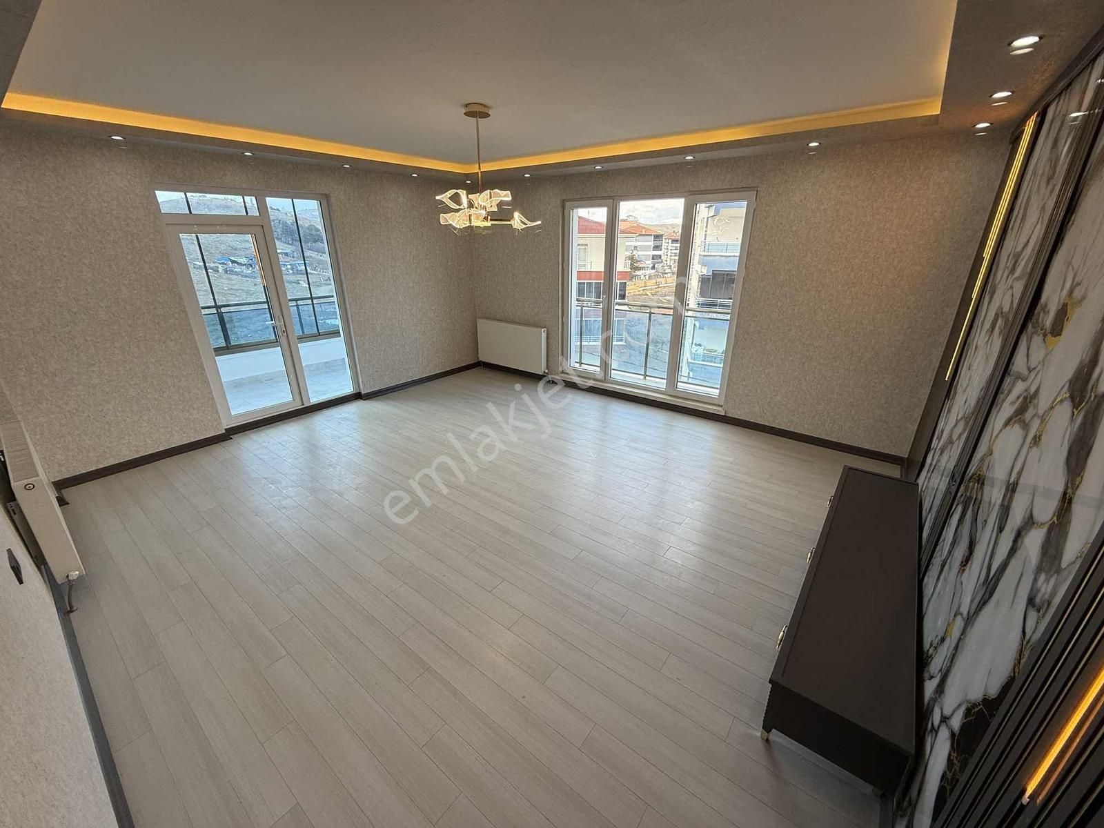 Mensa'dan Hisar Mahallesi Satılık Ara Kat E.banyolu Geniş M2 3+1 - Görsel 10