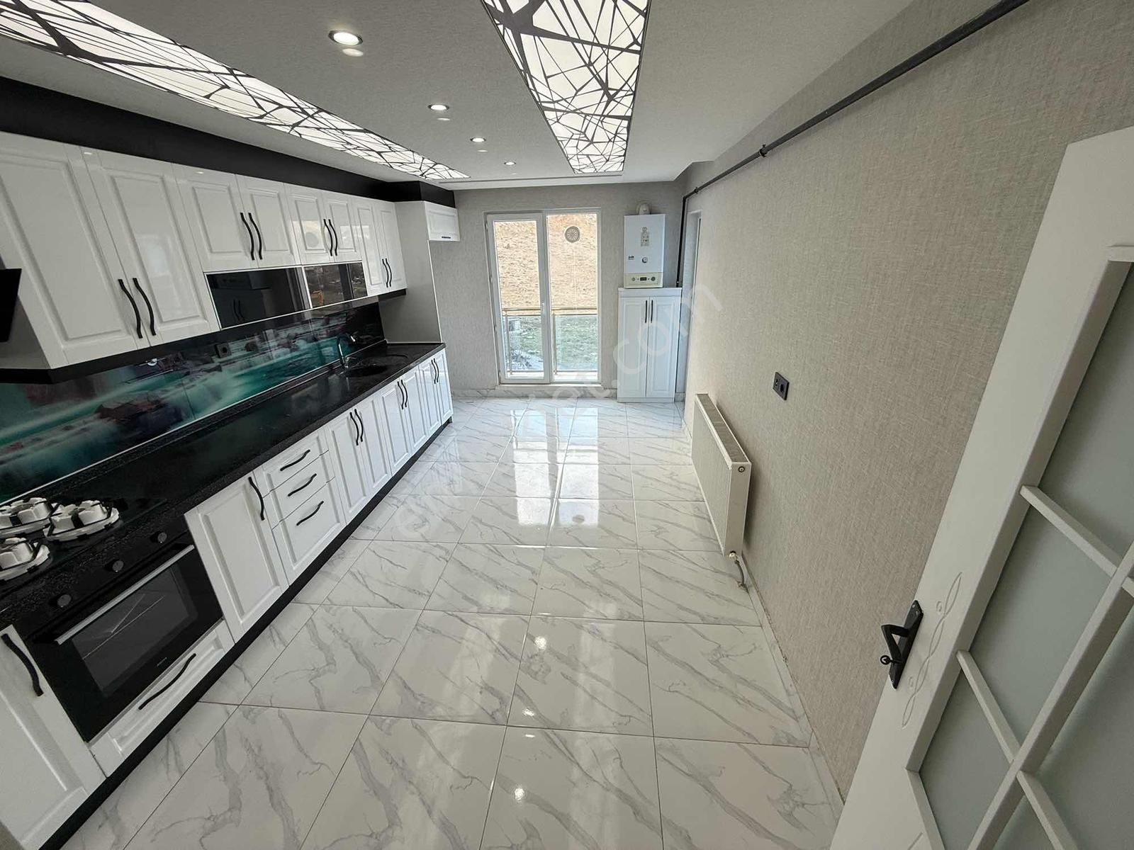 Mensa'dan Hisar Mahallesi Satılık Ara Kat E.banyolu Geniş M2 3+1 - Görsel 19