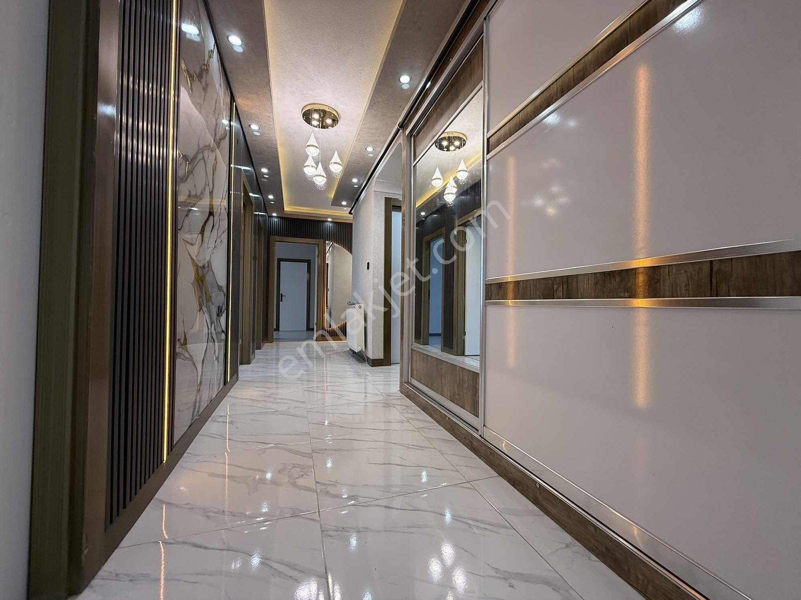 Mensa'dan Hisar Mahallesi Satılık Ara Kat E.banyolu Geniş M2 3+1 - Görsel 5