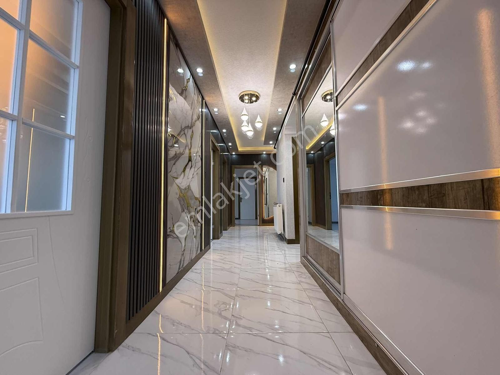 Mensa'dan Hisar Mahallesi Satılık Ara Kat E.banyolu Geniş M2 3+1 - Görsel 9