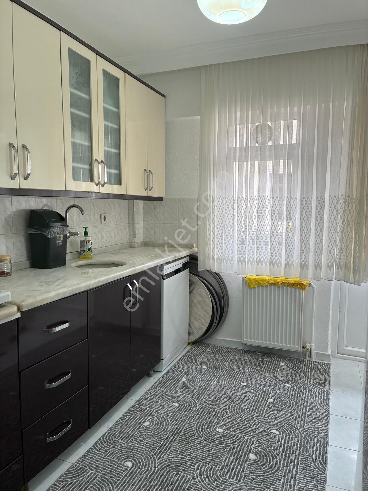 Kalecik Emlak'tan Merkez Mahallesin'de Beş Yol Yakını 3.kat 3+1 Daire