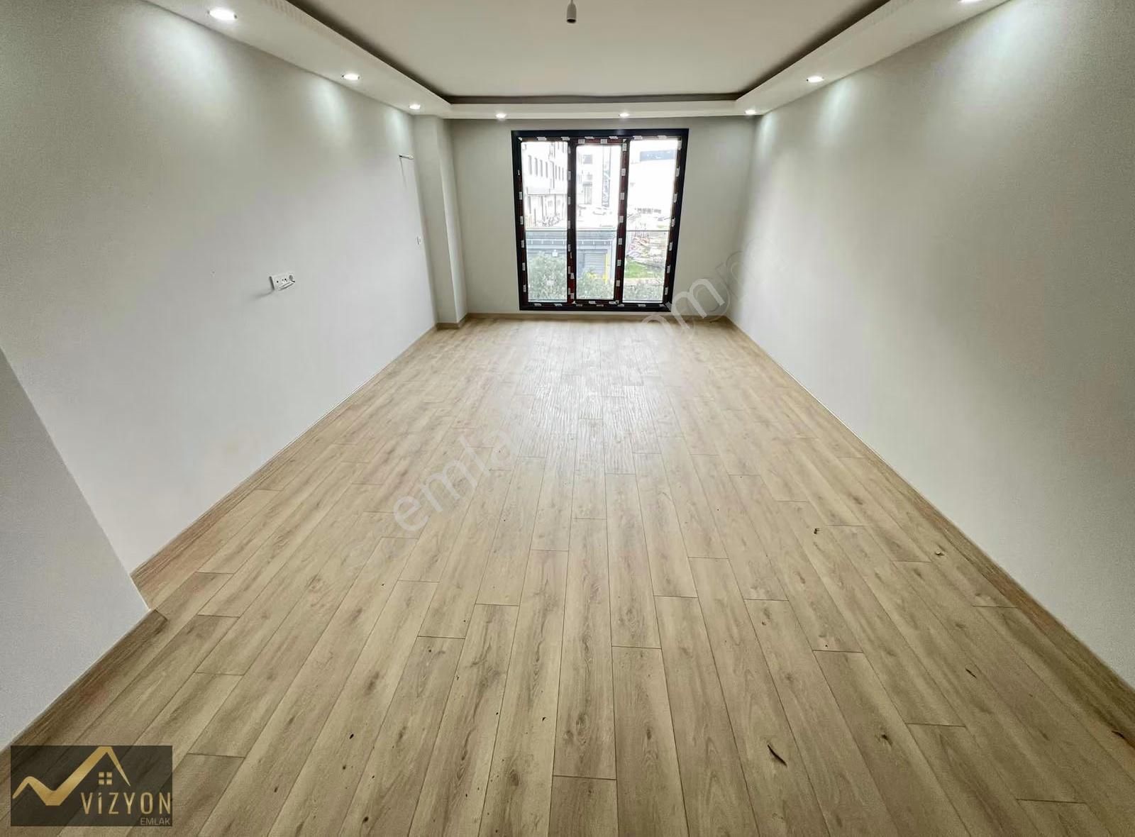 Çift Ğirişli Merkezi Yerde Geniş Ebeveyn Banyolu 4+1 Dubleks