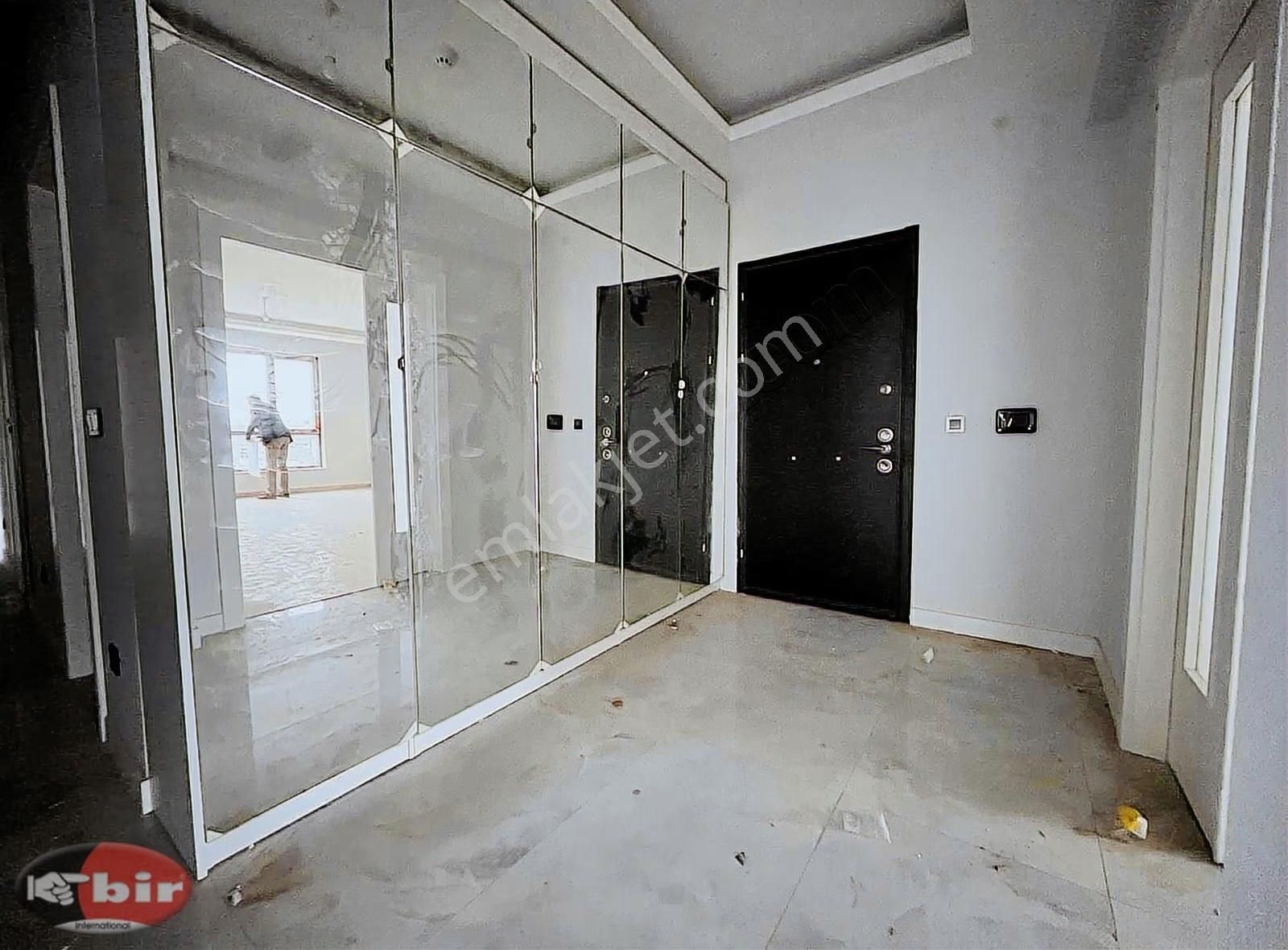 Bir Emlaktan Satılık Ön Cephe Sıfır 4+1 Geniş Daire