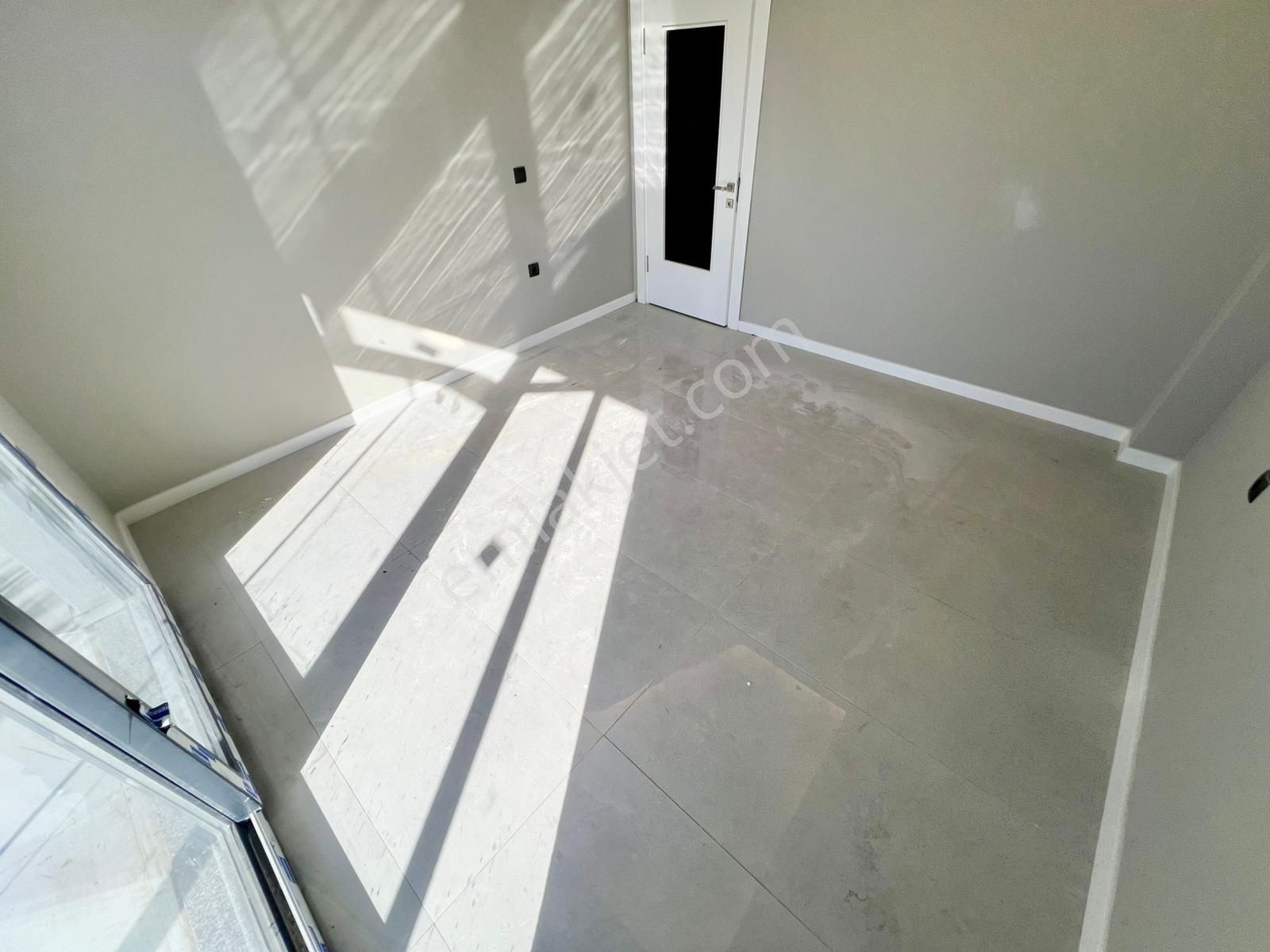 ꧁ay Emlaktan꧂akçay'da Müstakil Tadında Kendine Ait Bahçe Kullanımlı Ön Cephe Satılık 2+1 Lüks Daire - Görsel 14