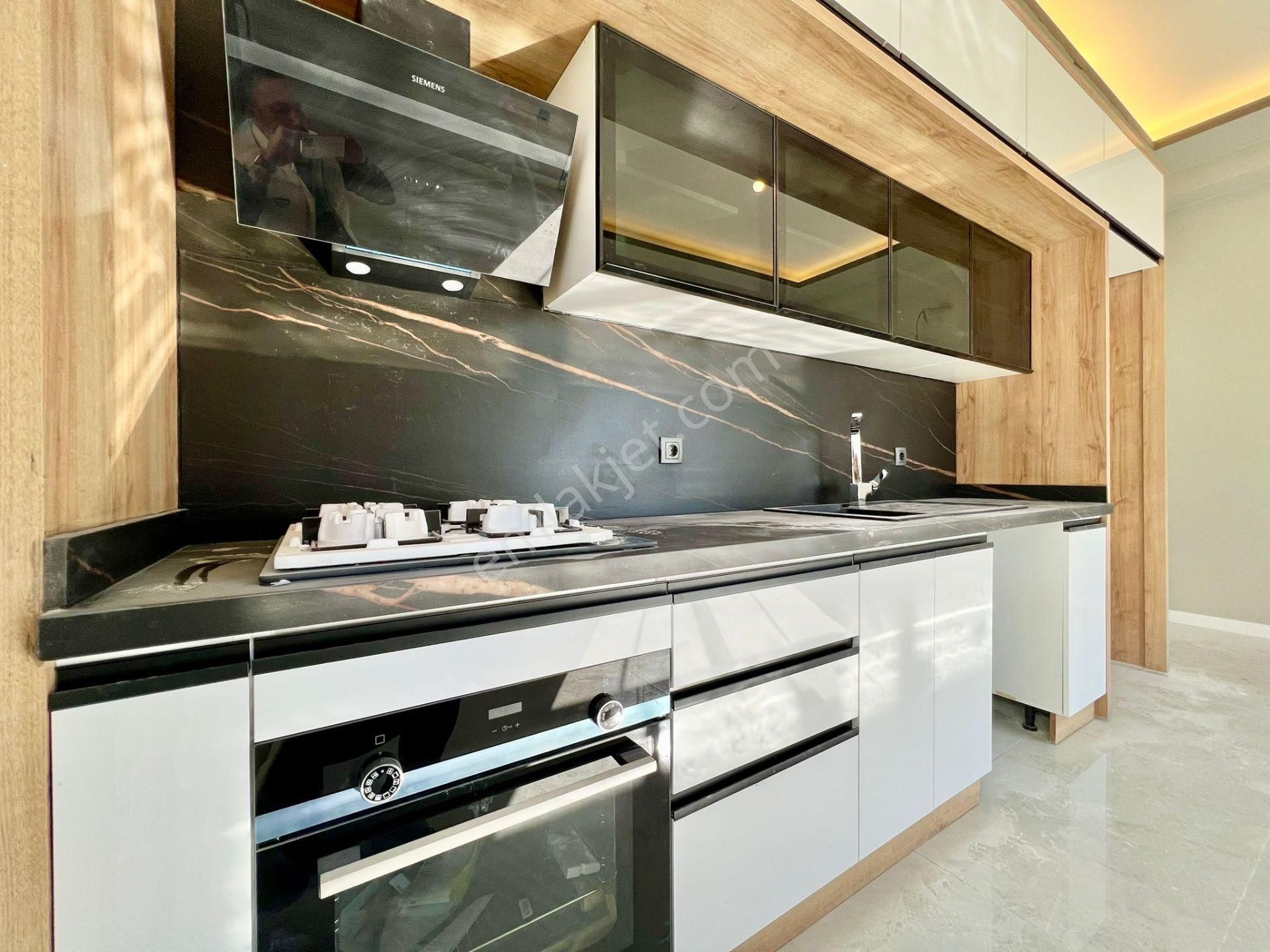 ꧁ay Emlaktan꧂akçay'da Müstakil Tadında Kendine Ait Bahçe Kullanımlı Ön Cephe Satılık 2+1 Lüks Daire - Görsel 3