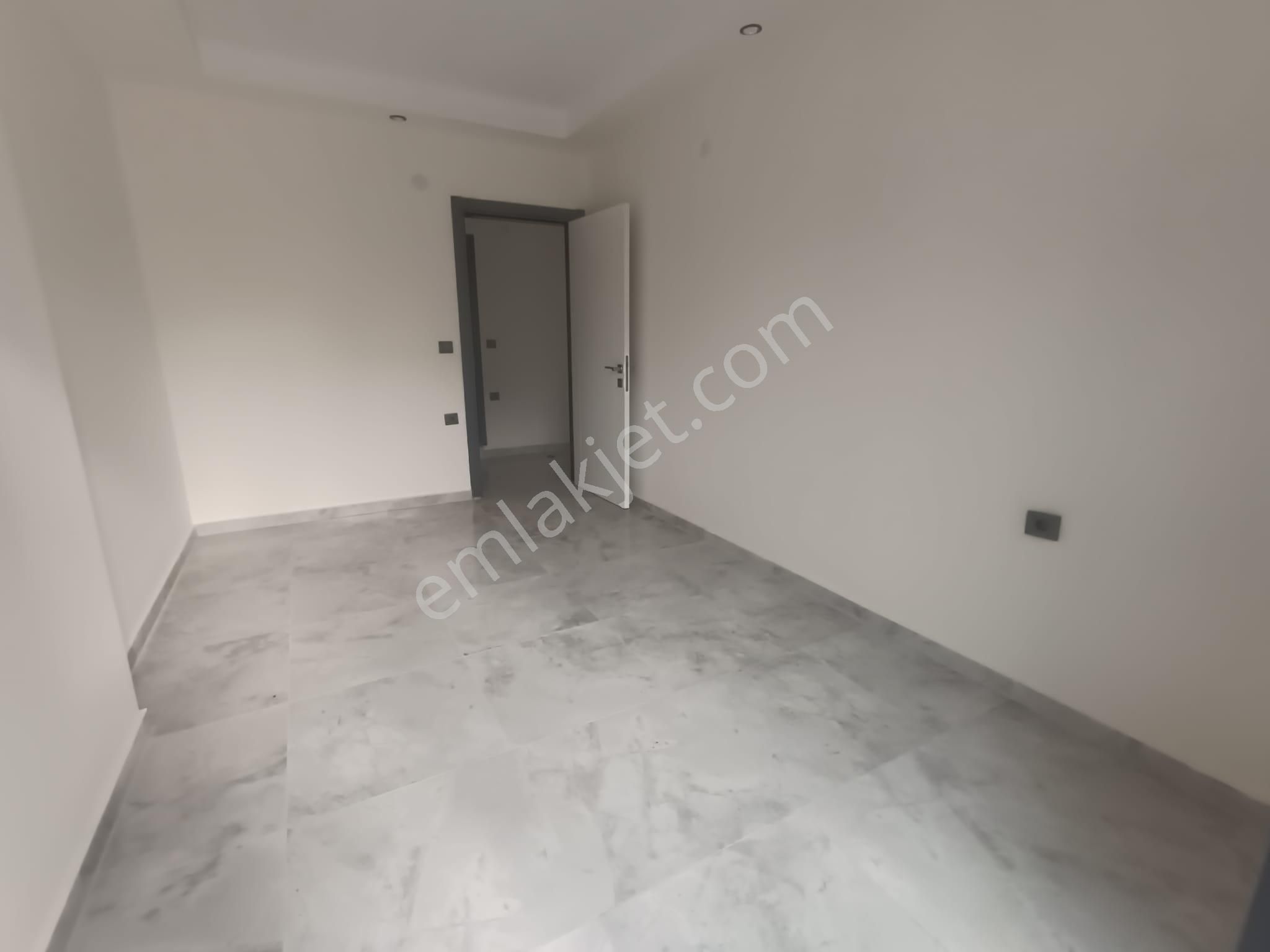 Acil Satılık Havuzlu Sitede 2+1 Daire - Görsel 9